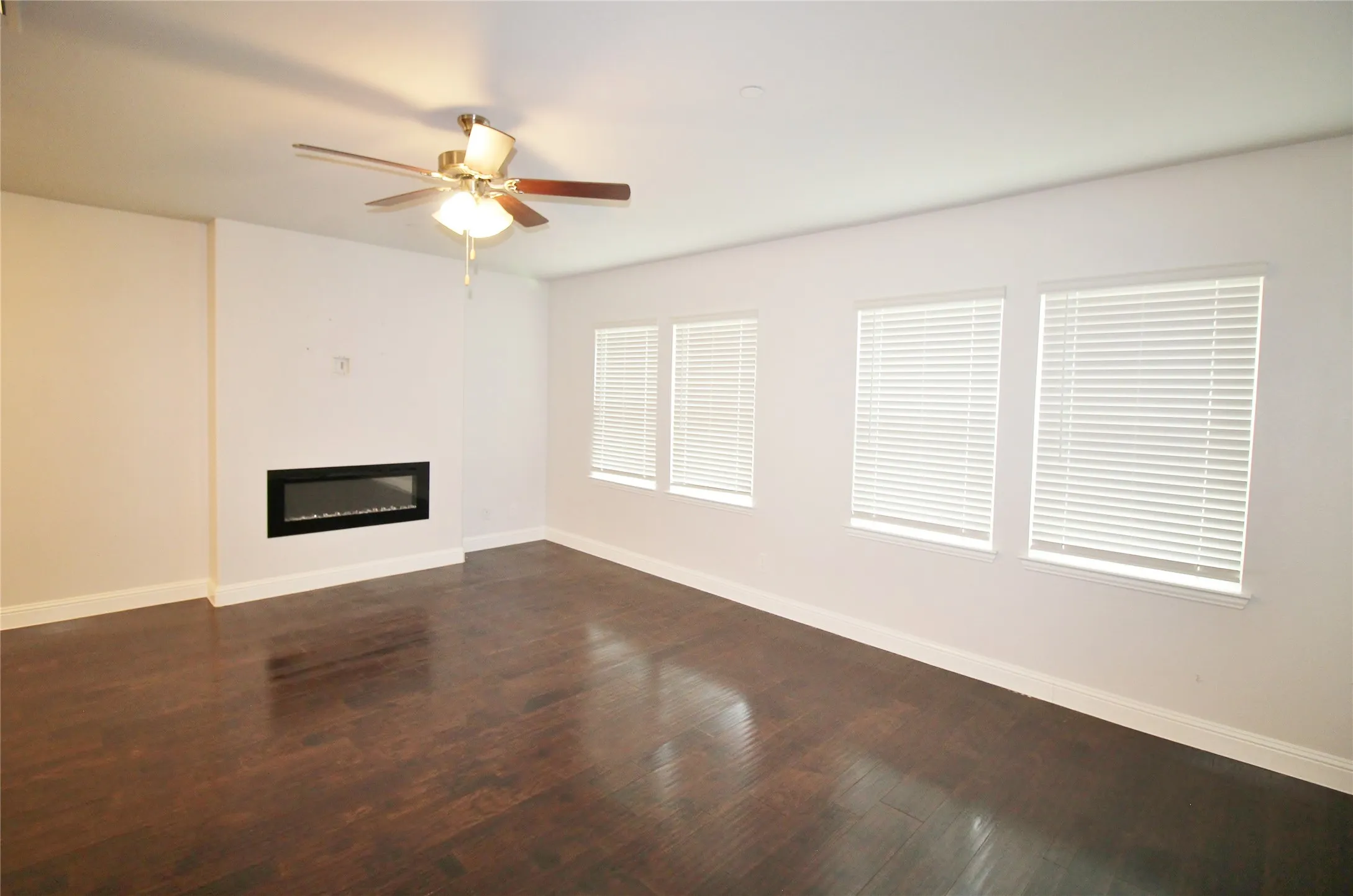 Townhouse For Rent in Dallas County , 7836 Manilla Drive, Rowlett, Texas 75088, 3 Bedroom, 4 Bathroom, 2 Garage spaces, 2,270 Sqft, built in 2022, mls#21398569, Real Estate Agent in Rowlett, Homes For Rent in Dallas county, Homes For Rent in Rowlett, Realtor in Rowlett Texas, Real Estate Brokerage Independent Realty Texas, Luminita Cordes Realtor
