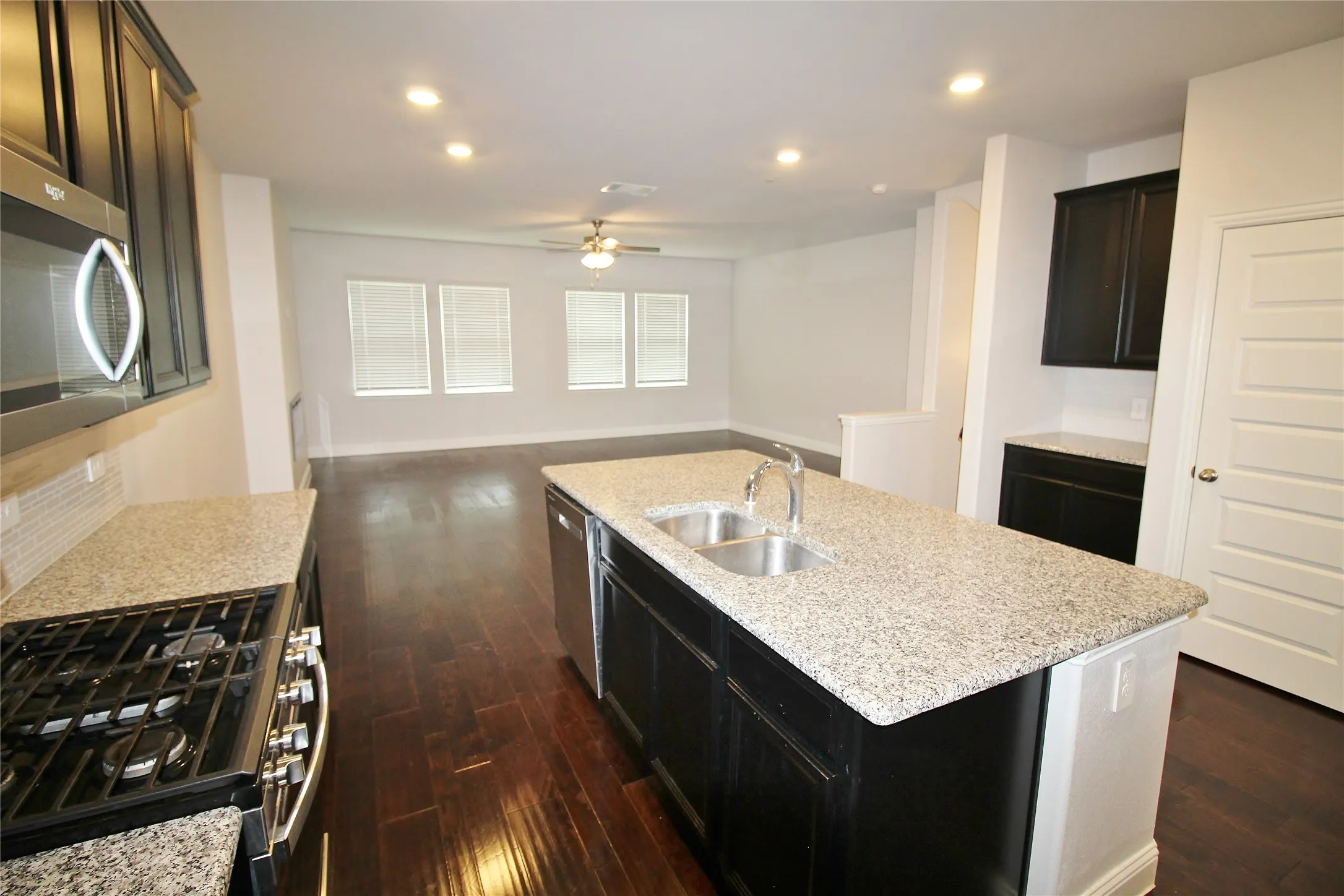 Townhouse For Rent in Dallas County , 7836 Manilla Drive, Rowlett, Texas 75088, 3 Bedroom, 4 Bathroom, 2 Garage spaces, 2,270 Sqft, built in 2022, mls#21398569, Real Estate Agent in Rowlett, Homes For Rent in Dallas county, Homes For Rent in Rowlett, Realtor in Rowlett Texas, Real Estate Brokerage Independent Realty Texas, Luminita Cordes Realtor