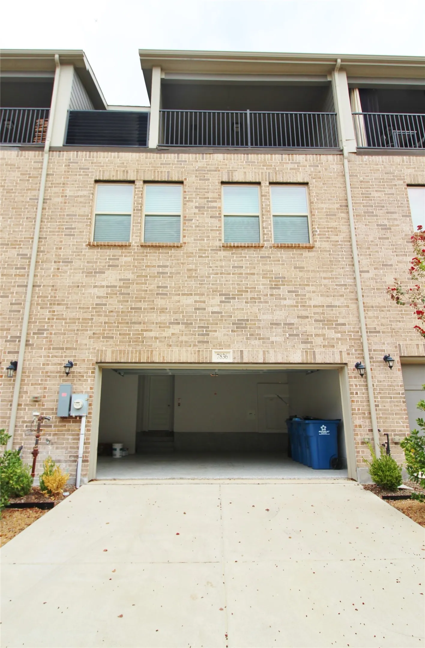 Townhouse For Rent in Dallas County , 7836 Manilla Drive, Rowlett, Texas 75088, 3 Bedroom, 4 Bathroom, 2 Garage spaces, 2,270 Sqft, built in 2022, mls#21398569, Real Estate Agent in Rowlett, Homes For Rent in Dallas county, Homes For Rent in Rowlett, Realtor in Rowlett Texas, Real Estate Brokerage Independent Realty Texas, Luminita Cordes Realtor