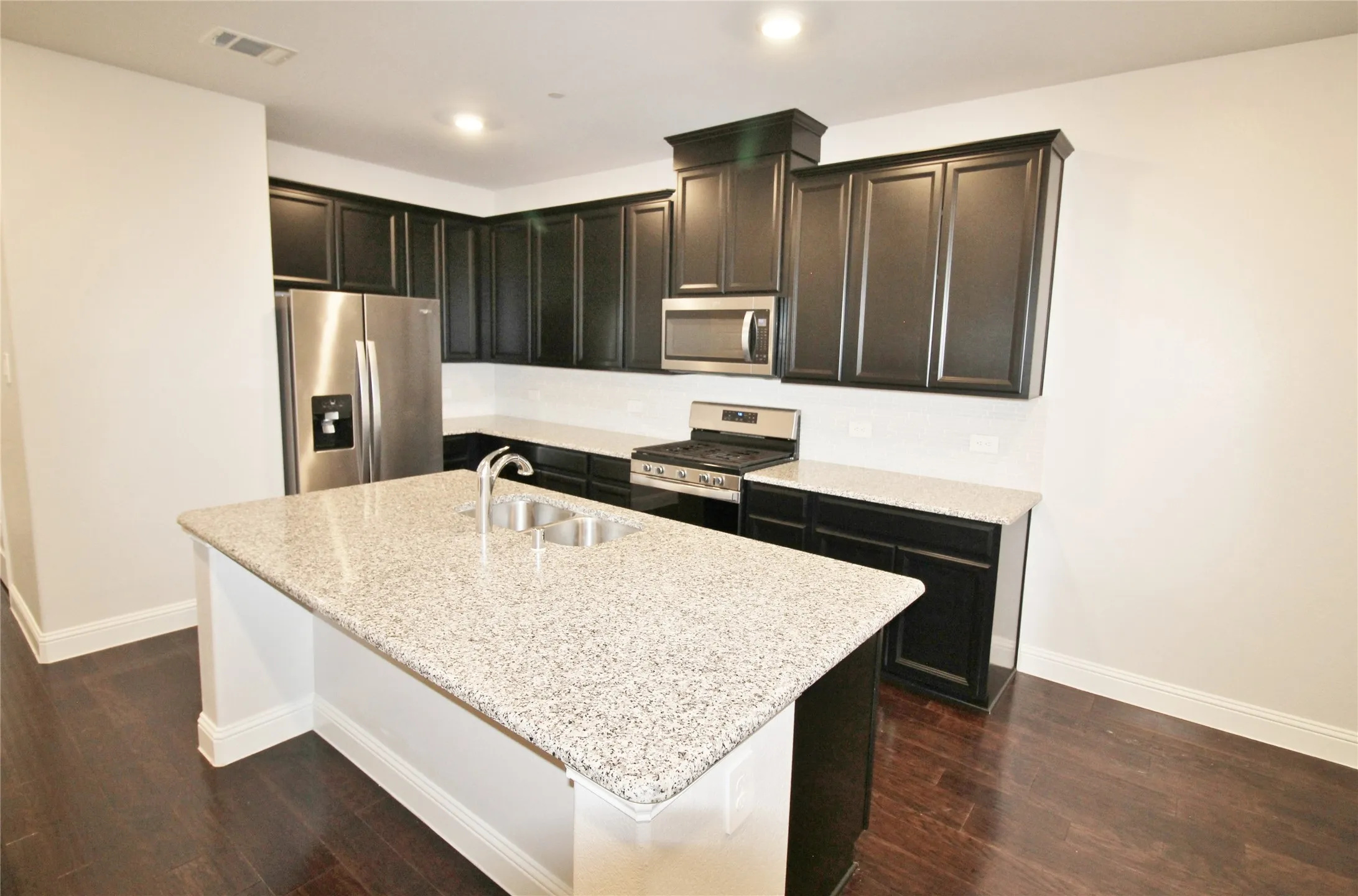 Townhouse For Rent in Dallas County , 7836 Manilla Drive, Rowlett, Texas 75088, 3 Bedroom, 4 Bathroom, 2 Garage spaces, 2,270 Sqft, built in 2022, mls#21398569, Real Estate Agent in Rowlett, Homes For Rent in Dallas county, Homes For Rent in Rowlett, Realtor in Rowlett Texas, Real Estate Brokerage Independent Realty Texas, Luminita Cordes Realtor