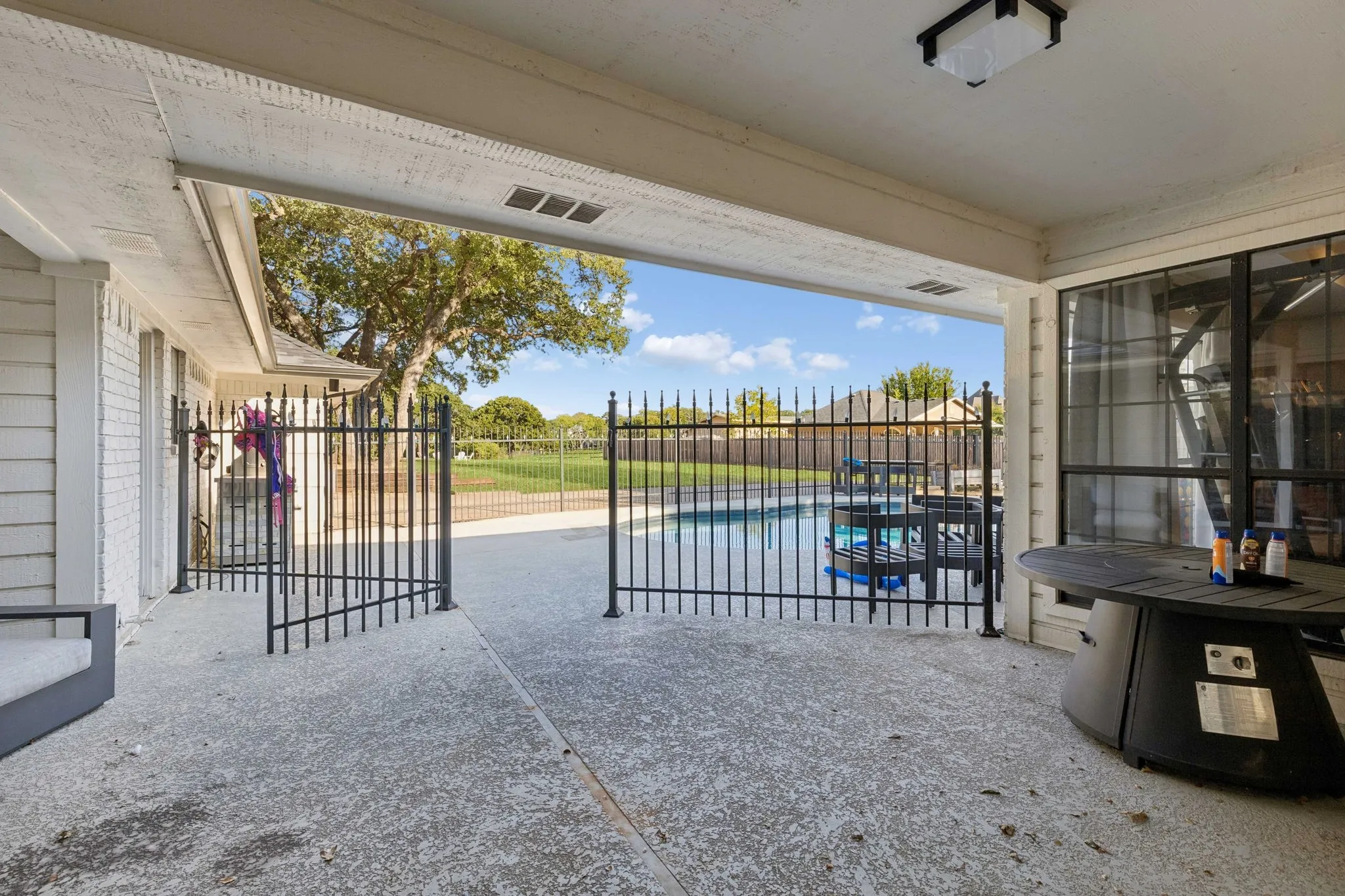 Single Family Residence For Sale in Tarrant County , 1459 Sunshine Lane, Southlake, Texas 76092, 4 Bedroom, 3 Bathroom, 2 Garage spaces, 3,069 Sqft, built in 1984, mls#21398113, Real Estate Agent in Southlake, Homes For Sale in Tarrant county, Homes For Sale in Southlake, Realtor in Southlake Texas, Real Estate Brokerage Independent Realty Texas, Luminita Cordes Realtor