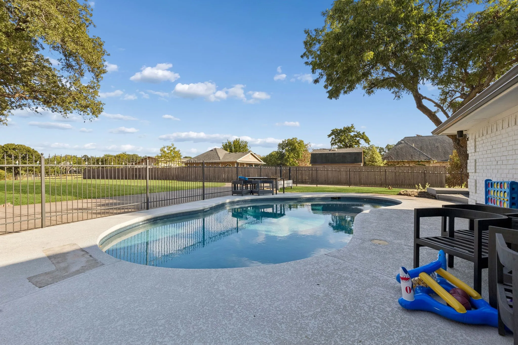 Single Family Residence For Sale in Tarrant County , 1459 Sunshine Lane, Southlake, Texas 76092, 4 Bedroom, 3 Bathroom, 2 Garage spaces, 3,069 Sqft, built in 1984, mls#21398113, Real Estate Agent in Southlake, Homes For Sale in Tarrant county, Homes For Sale in Southlake, Realtor in Southlake Texas, Real Estate Brokerage Independent Realty Texas, Luminita Cordes Realtor