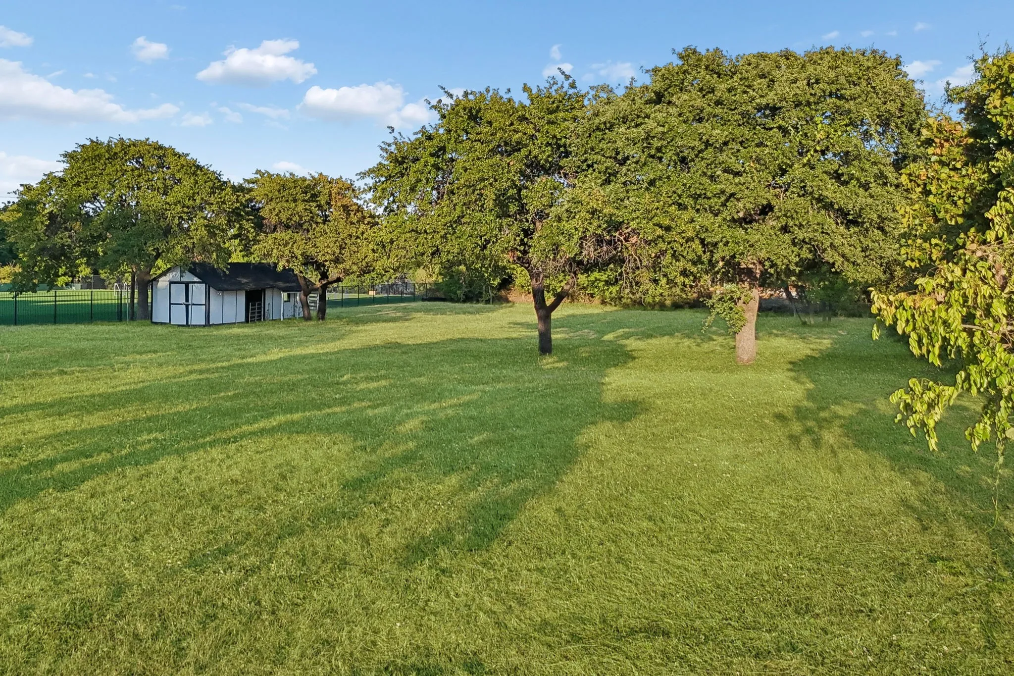 Single Family Residence For Sale in Tarrant County , 1459 Sunshine Lane, Southlake, Texas 76092, 4 Bedroom, 3 Bathroom, 2 Garage spaces, 3,069 Sqft, built in 1984, mls#21398113, Real Estate Agent in Southlake, Homes For Sale in Tarrant county, Homes For Sale in Southlake, Realtor in Southlake Texas, Real Estate Brokerage Independent Realty Texas, Luminita Cordes Realtor