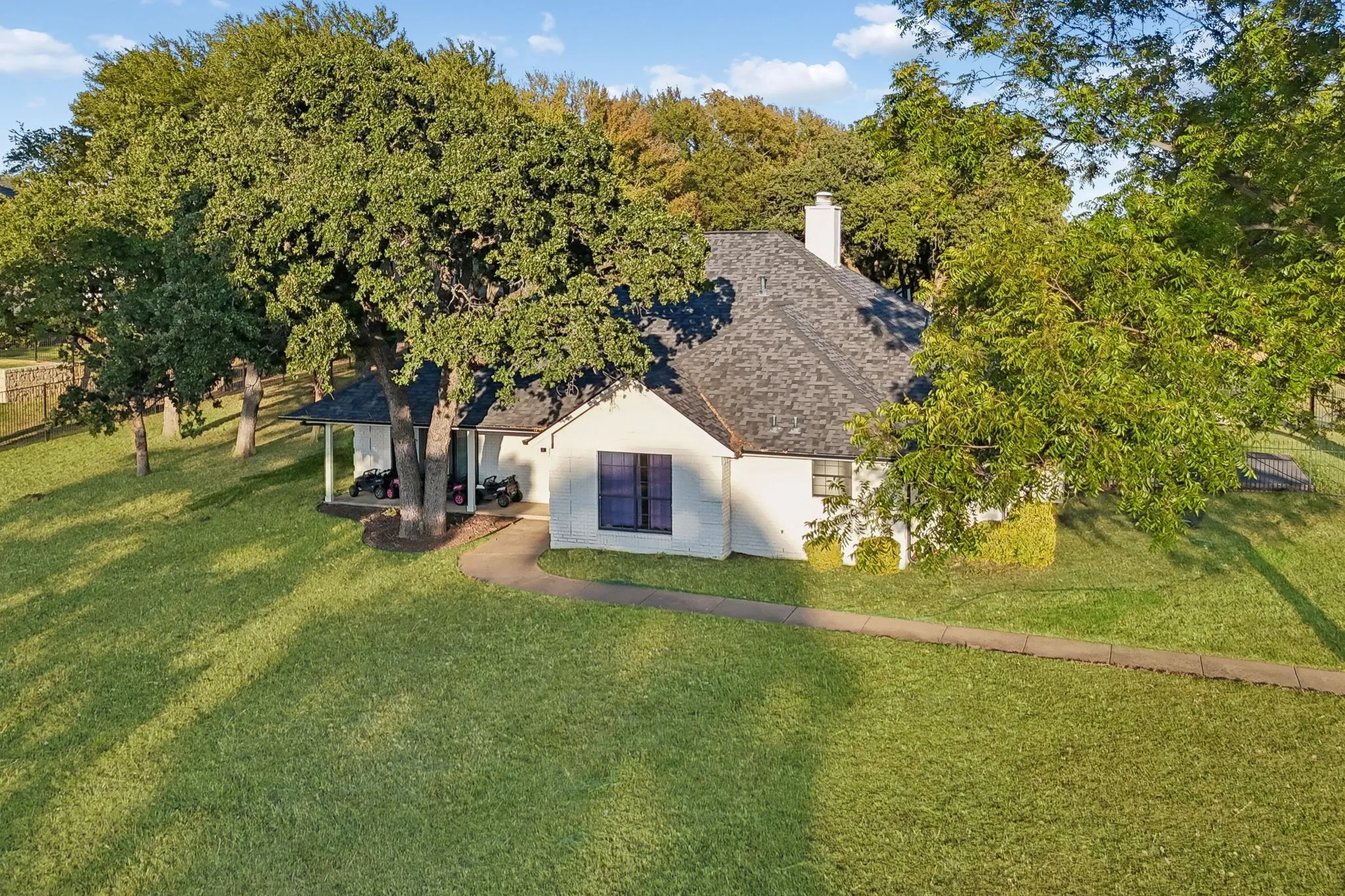 Single Family Residence For Sale in Tarrant County , 1459 Sunshine Lane, Southlake, Texas 76092, 4 Bedroom, 3 Bathroom, 2 Garage spaces, 3,069 Sqft, built in 1984, mls#21398113, Real Estate Agent in Southlake, Homes For Sale in Tarrant county, Homes For Sale in Southlake, Realtor in Southlake Texas, Real Estate Brokerage Independent Realty Texas, Luminita Cordes Realtor