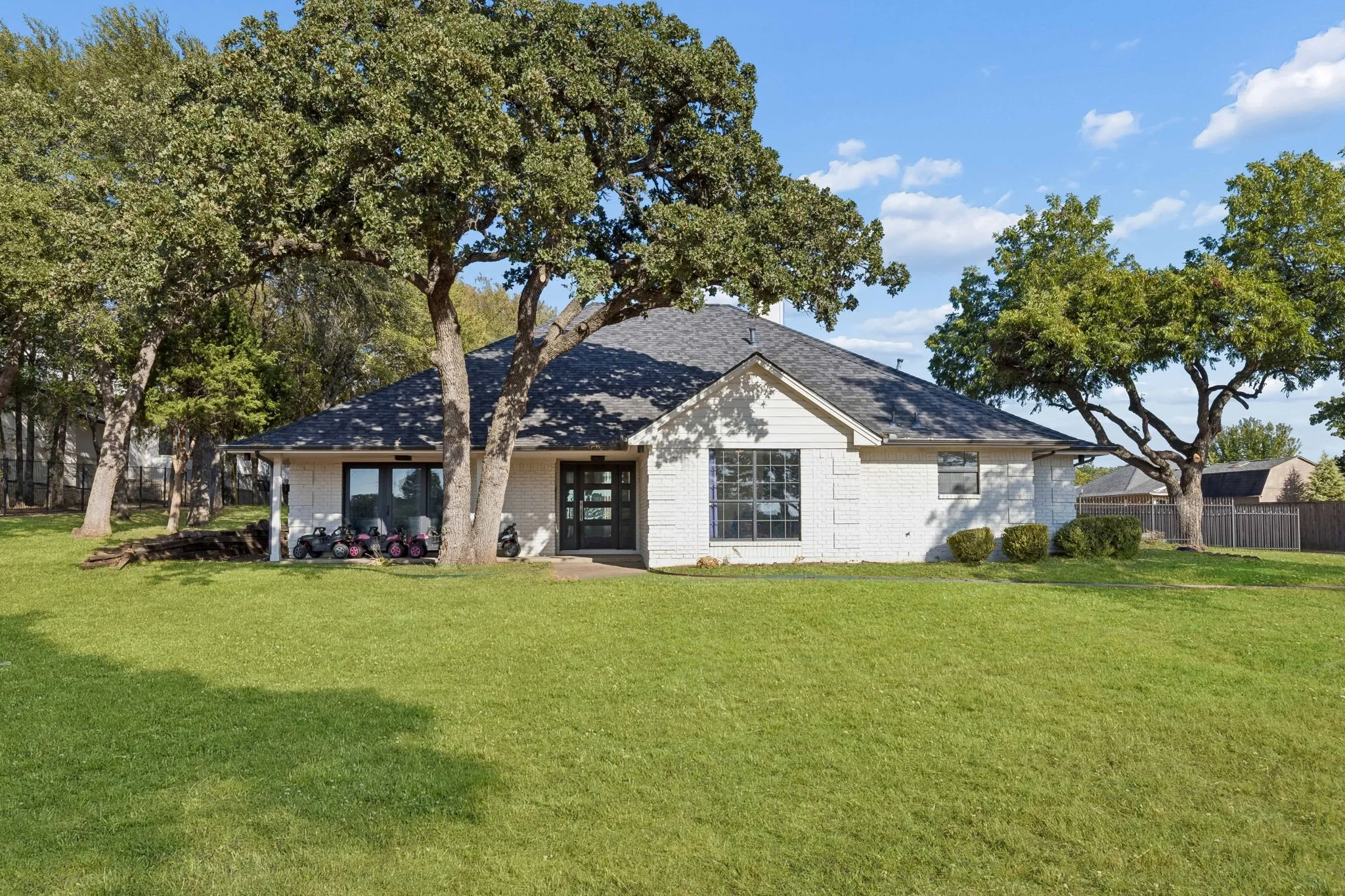 Single Family Residence For Sale in Tarrant County , 1459 Sunshine Lane, Southlake, Texas 76092, 4 Bedroom, 3 Bathroom, 2 Garage spaces, 3,069 Sqft, built in 1984, mls#21398113, Real Estate Agent in Southlake, Homes For Sale in Tarrant county, Homes For Sale in Southlake, Realtor in Southlake Texas, Real Estate Brokerage Independent Realty Texas, Luminita Cordes Realtor