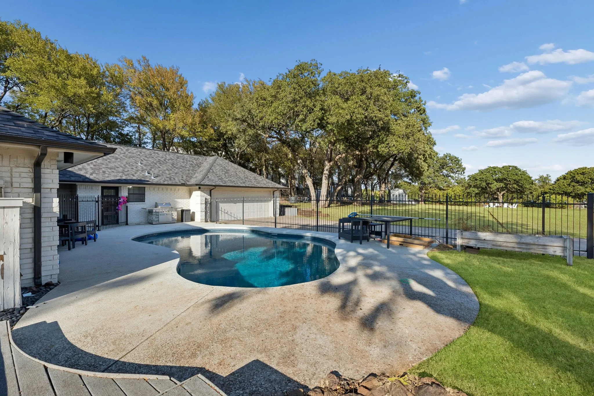 Single Family Residence For Sale in Tarrant County , 1459 Sunshine Lane, Southlake, Texas 76092, 4 Bedroom, 3 Bathroom, 2 Garage spaces, 3,069 Sqft, built in 1984, mls#21398113, Real Estate Agent in Southlake, Homes For Sale in Tarrant county, Homes For Sale in Southlake, Realtor in Southlake Texas, Real Estate Brokerage Independent Realty Texas, Luminita Cordes Realtor