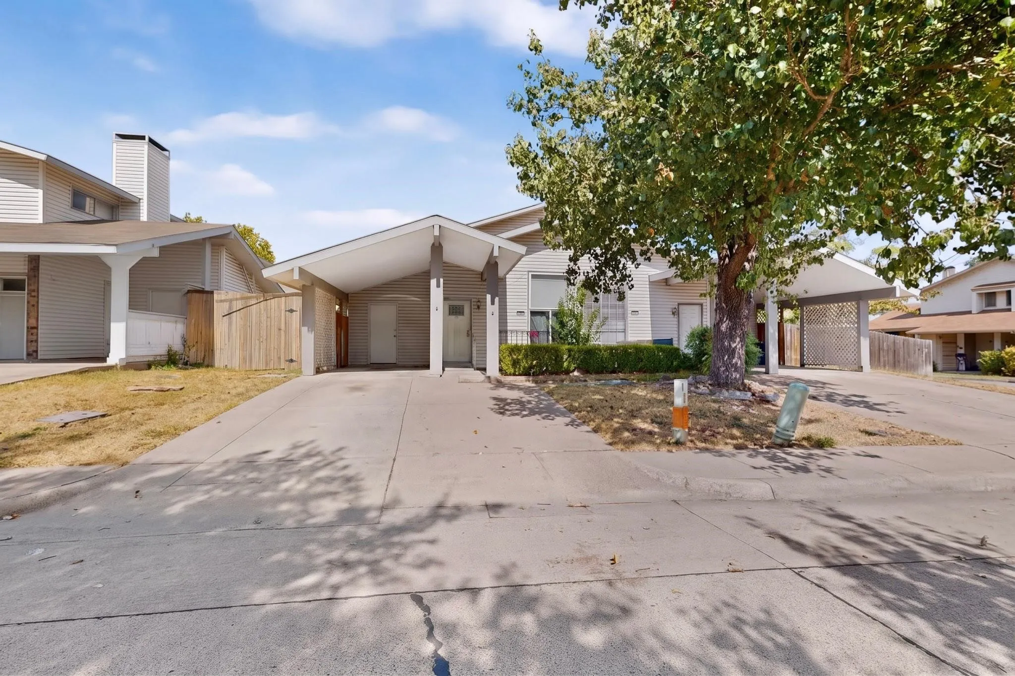 Single Family Residence For Sale in Dallas County , 745 Valiant Circle, Garland, Texas 75043, 3 Bedroom, 2 Bathroom, Garage spaces, 1,220 Sqft, built in 1972, mls#21398233, Real Estate Agent in Garland, Homes For Sale in Dallas county, Homes For Sale in Garland, Realtor in Garland Texas, Real Estate Brokerage Independent Realty Texas, Luminita Cordes Realtor