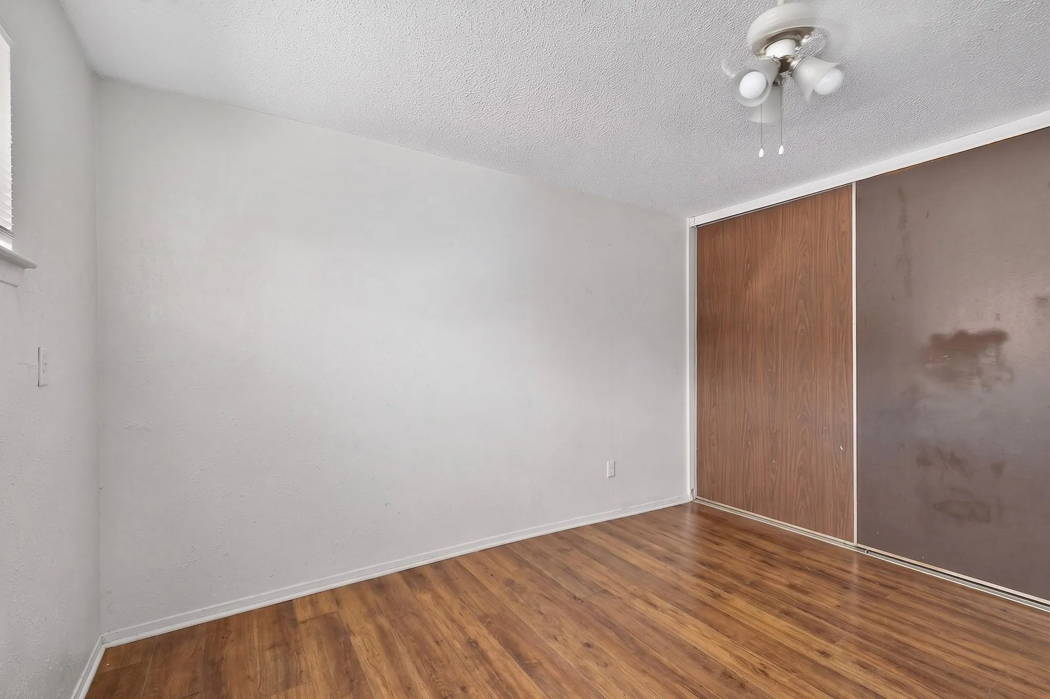 Personal items virtually removed.