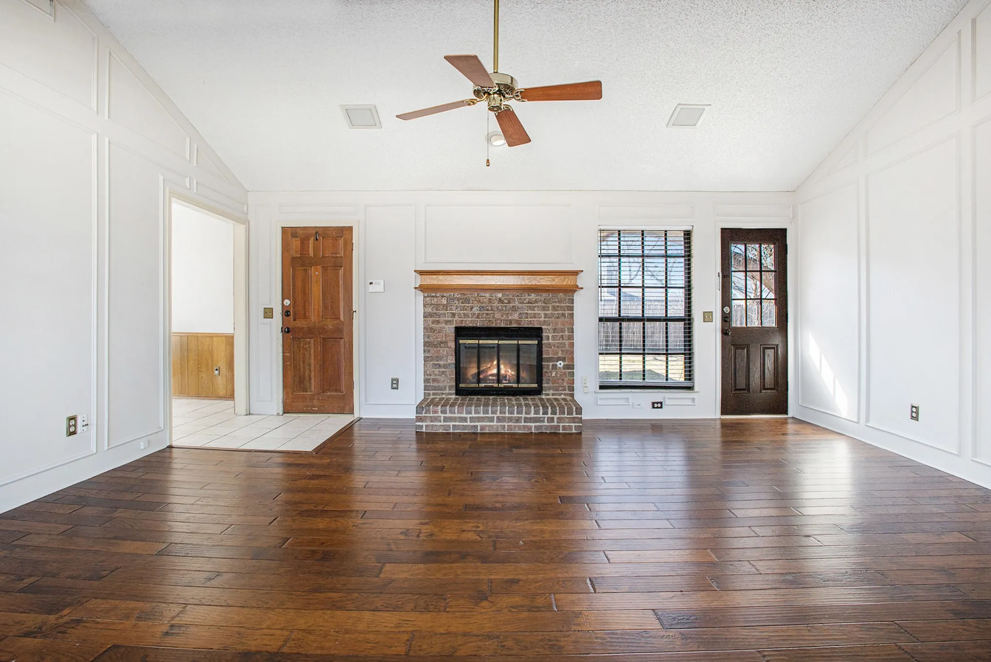 Single Family Residence For Rent in Collin County , 3204 Anchor Drive, Plano, Texas 75023, 3 Bedroom, 2 Bathroom, 2 Garage spaces, 1,604 Sqft, built in 1983, mls#21398573, Real Estate Agent in Plano, Homes For Rent in Collin county, Homes For Rent in Plano, Realtor in Plano Texas, Real Estate Brokerage Independent Realty Texas, Luminita Cordes Realtor