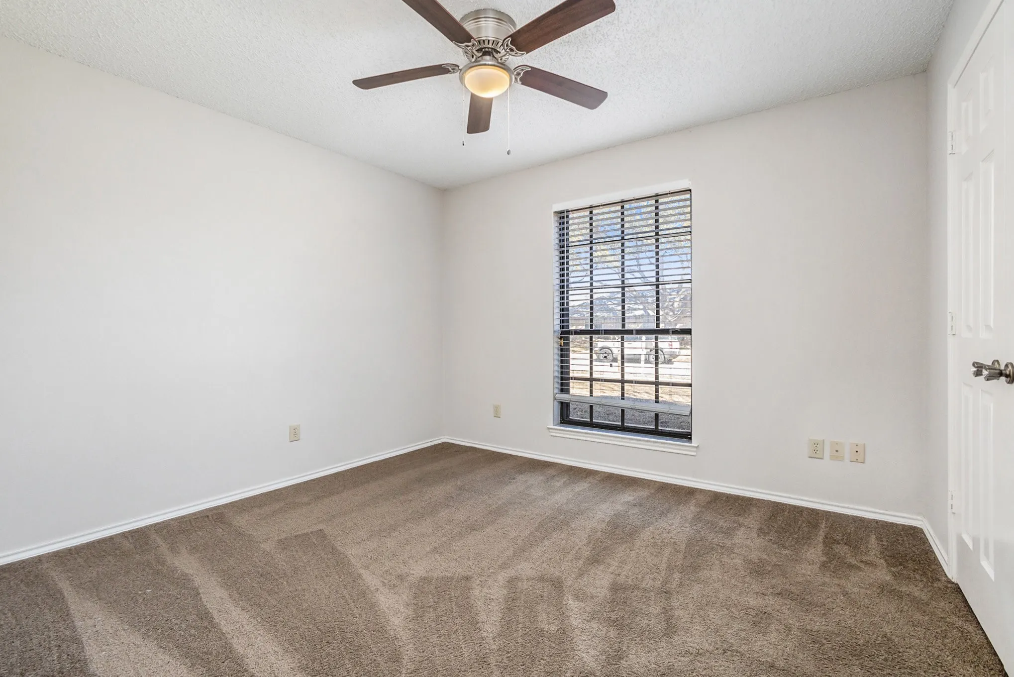 Single Family Residence For Rent in Collin County , 3204 Anchor Drive, Plano, Texas 75023, 3 Bedroom, 2 Bathroom, 2 Garage spaces, 1,604 Sqft, built in 1983, mls#21398573, Real Estate Agent in Plano, Homes For Rent in Collin county, Homes For Rent in Plano, Realtor in Plano Texas, Real Estate Brokerage Independent Realty Texas, Luminita Cordes Realtor