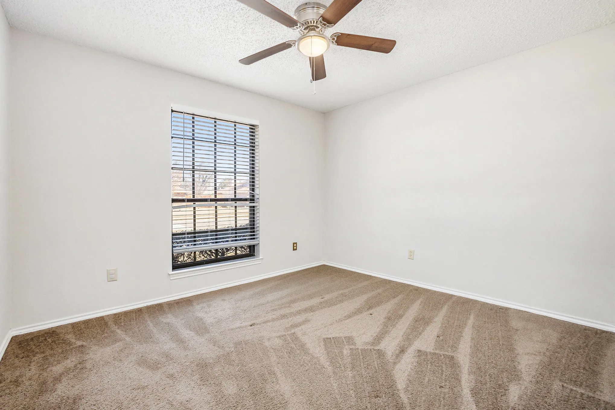 Single Family Residence For Rent in Collin County , 3204 Anchor Drive, Plano, Texas 75023, 3 Bedroom, 2 Bathroom, 2 Garage spaces, 1,604 Sqft, built in 1983, mls#21398573, Real Estate Agent in Plano, Homes For Rent in Collin county, Homes For Rent in Plano, Realtor in Plano Texas, Real Estate Brokerage Independent Realty Texas, Luminita Cordes Realtor