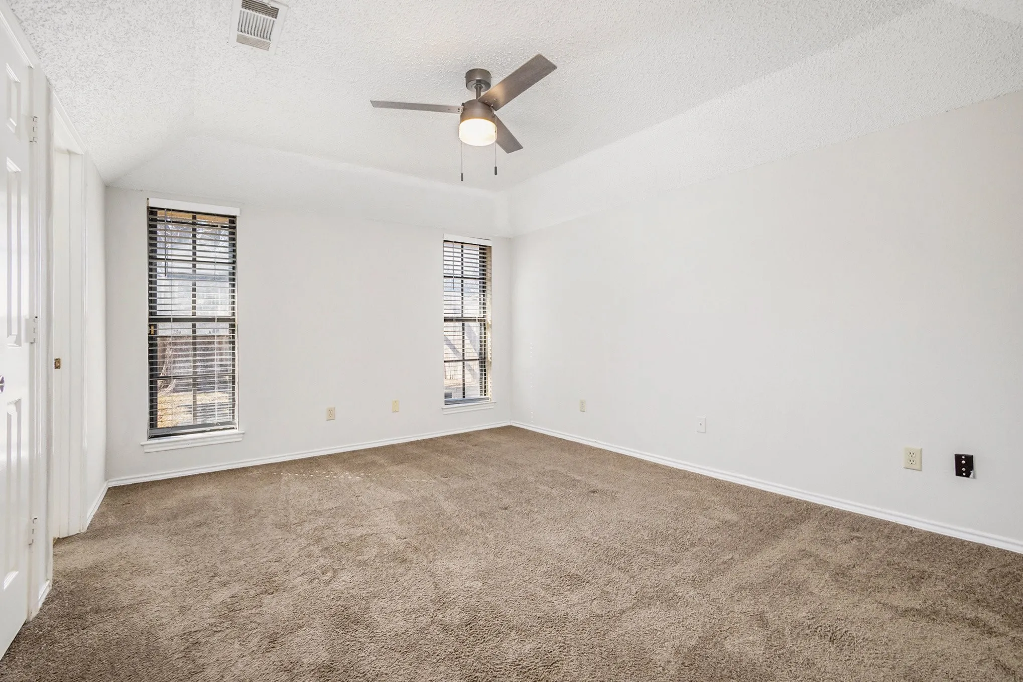Single Family Residence For Rent in Collin County , 3204 Anchor Drive, Plano, Texas 75023, 3 Bedroom, 2 Bathroom, 2 Garage spaces, 1,604 Sqft, built in 1983, mls#21398573, Real Estate Agent in Plano, Homes For Rent in Collin county, Homes For Rent in Plano, Realtor in Plano Texas, Real Estate Brokerage Independent Realty Texas, Luminita Cordes Realtor