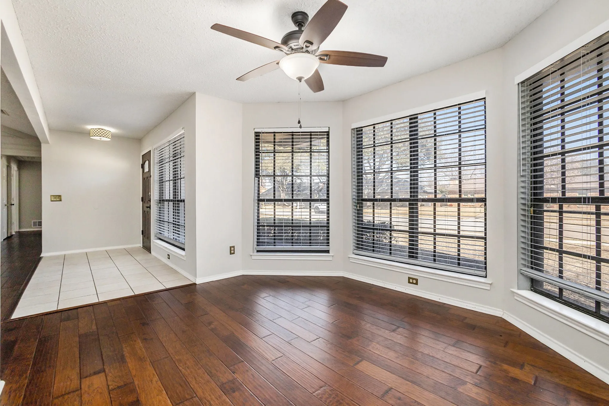 Single Family Residence For Rent in Collin County , 3204 Anchor Drive, Plano, Texas 75023, 3 Bedroom, 2 Bathroom, 2 Garage spaces, 1,604 Sqft, built in 1983, mls#21398573, Real Estate Agent in Plano, Homes For Rent in Collin county, Homes For Rent in Plano, Realtor in Plano Texas, Real Estate Brokerage Independent Realty Texas, Luminita Cordes Realtor
