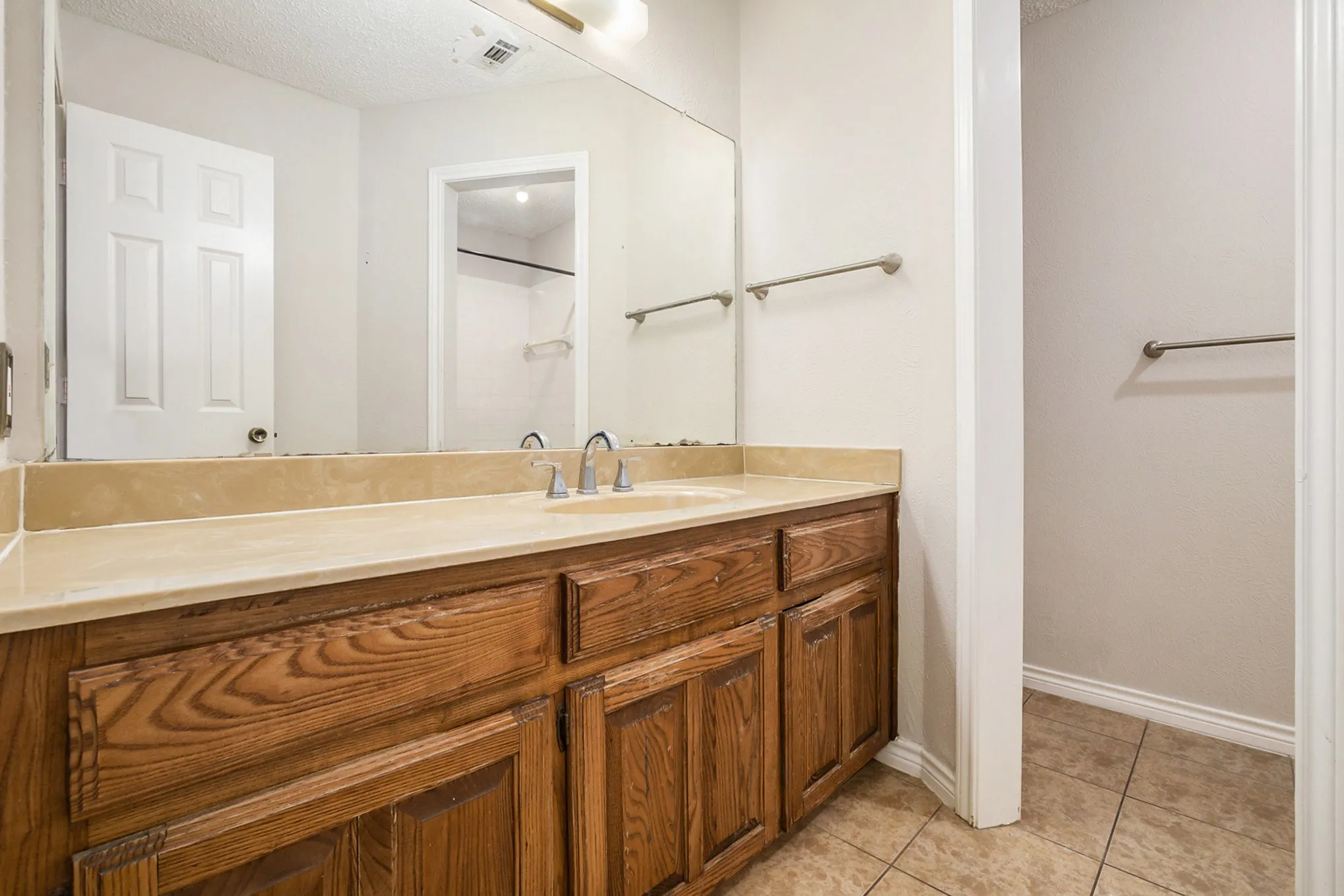Single Family Residence For Rent in Collin County , 3204 Anchor Drive, Plano, Texas 75023, 3 Bedroom, 2 Bathroom, 2 Garage spaces, 1,604 Sqft, built in 1983, mls#21398573, Real Estate Agent in Plano, Homes For Rent in Collin county, Homes For Rent in Plano, Realtor in Plano Texas, Real Estate Brokerage Independent Realty Texas, Luminita Cordes Realtor
