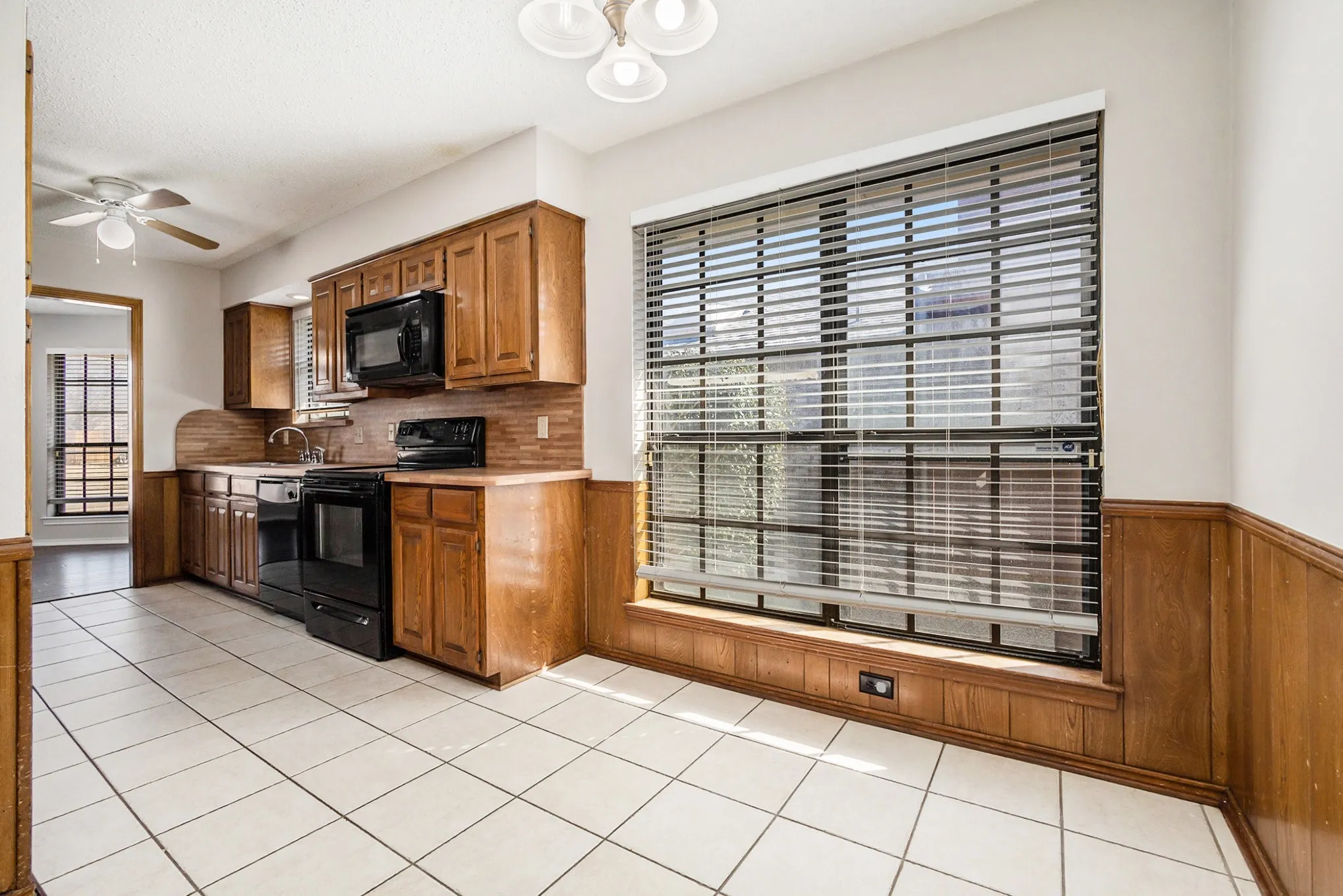 Single Family Residence For Rent in Collin County , 3204 Anchor Drive, Plano, Texas 75023, 3 Bedroom, 2 Bathroom, 2 Garage spaces, 1,604 Sqft, built in 1983, mls#21398573, Real Estate Agent in Plano, Homes For Rent in Collin county, Homes For Rent in Plano, Realtor in Plano Texas, Real Estate Brokerage Independent Realty Texas, Luminita Cordes Realtor
