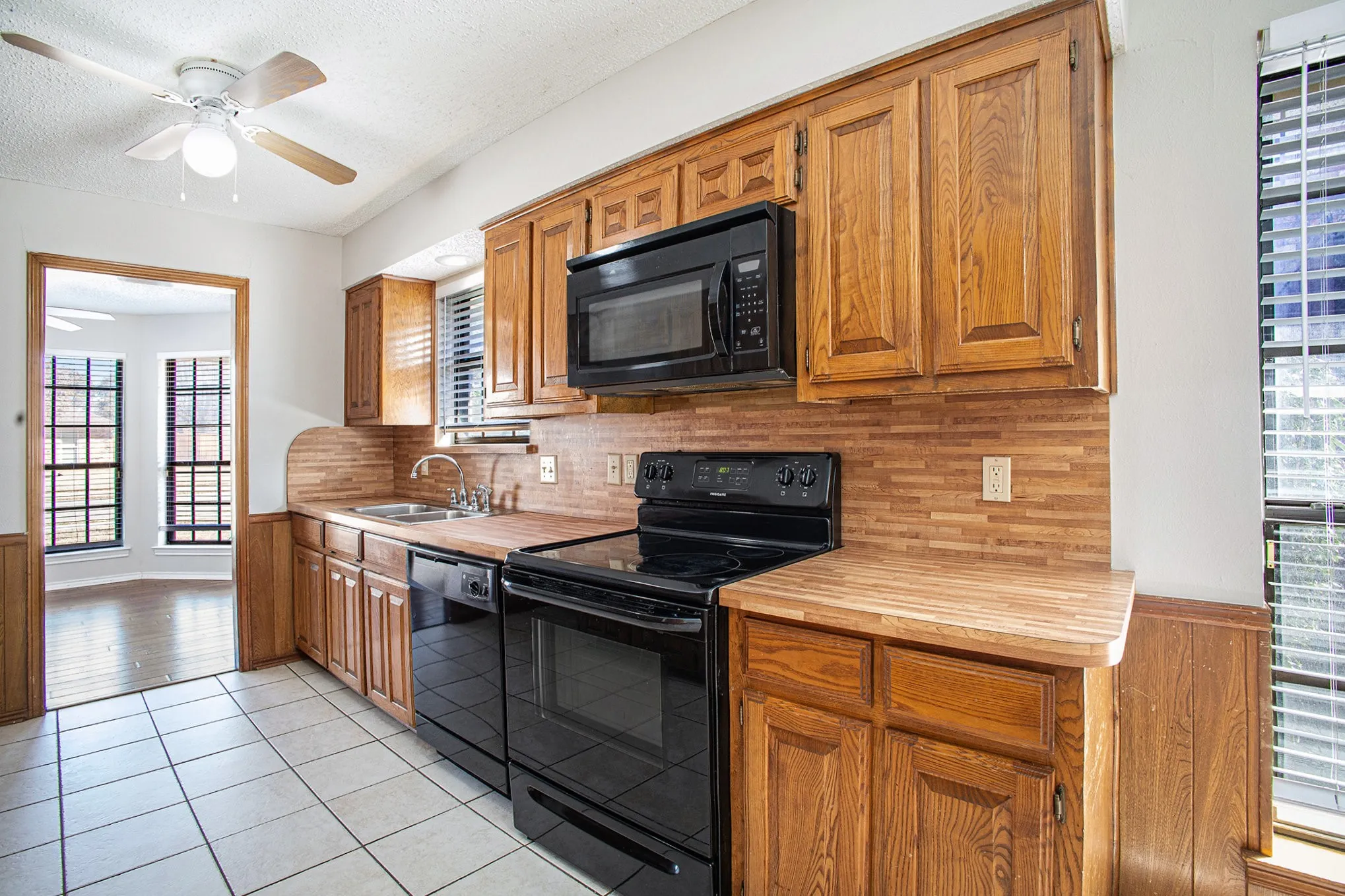 Single Family Residence For Rent in Collin County , 3204 Anchor Drive, Plano, Texas 75023, 3 Bedroom, 2 Bathroom, 2 Garage spaces, 1,604 Sqft, built in 1983, mls#21398573, Real Estate Agent in Plano, Homes For Rent in Collin county, Homes For Rent in Plano, Realtor in Plano Texas, Real Estate Brokerage Independent Realty Texas, Luminita Cordes Realtor