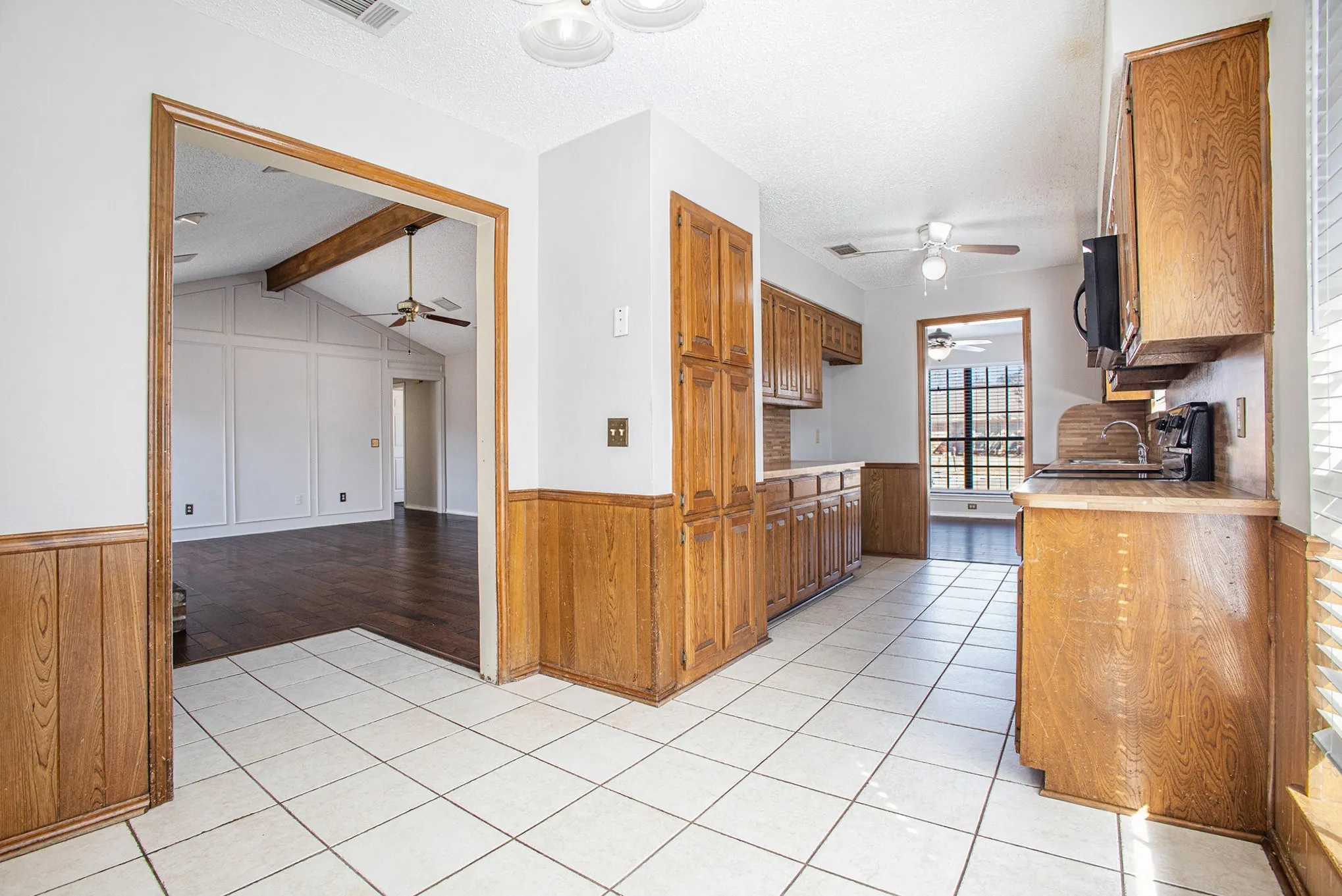 Single Family Residence For Rent in Collin County , 3204 Anchor Drive, Plano, Texas 75023, 3 Bedroom, 2 Bathroom, 2 Garage spaces, 1,604 Sqft, built in 1983, mls#21398573, Real Estate Agent in Plano, Homes For Rent in Collin county, Homes For Rent in Plano, Realtor in Plano Texas, Real Estate Brokerage Independent Realty Texas, Luminita Cordes Realtor