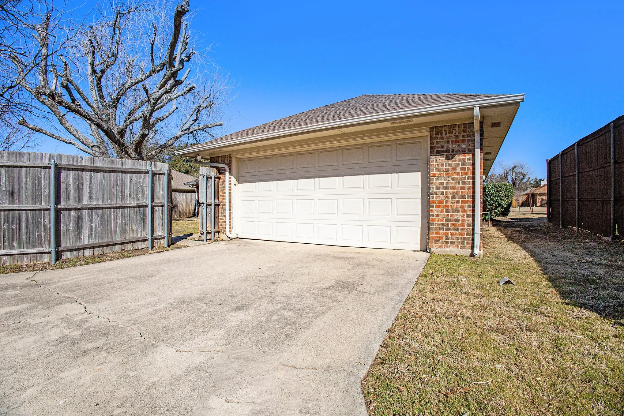 Single Family Residence For Rent in Collin County , 3204 Anchor Drive, Plano, Texas 75023, 3 Bedroom, 2 Bathroom, 2 Garage spaces, 1,604 Sqft, built in 1983, mls#21398573, Real Estate Agent in Plano, Homes For Rent in Collin county, Homes For Rent in Plano, Realtor in Plano Texas, Real Estate Brokerage Independent Realty Texas, Luminita Cordes Realtor
