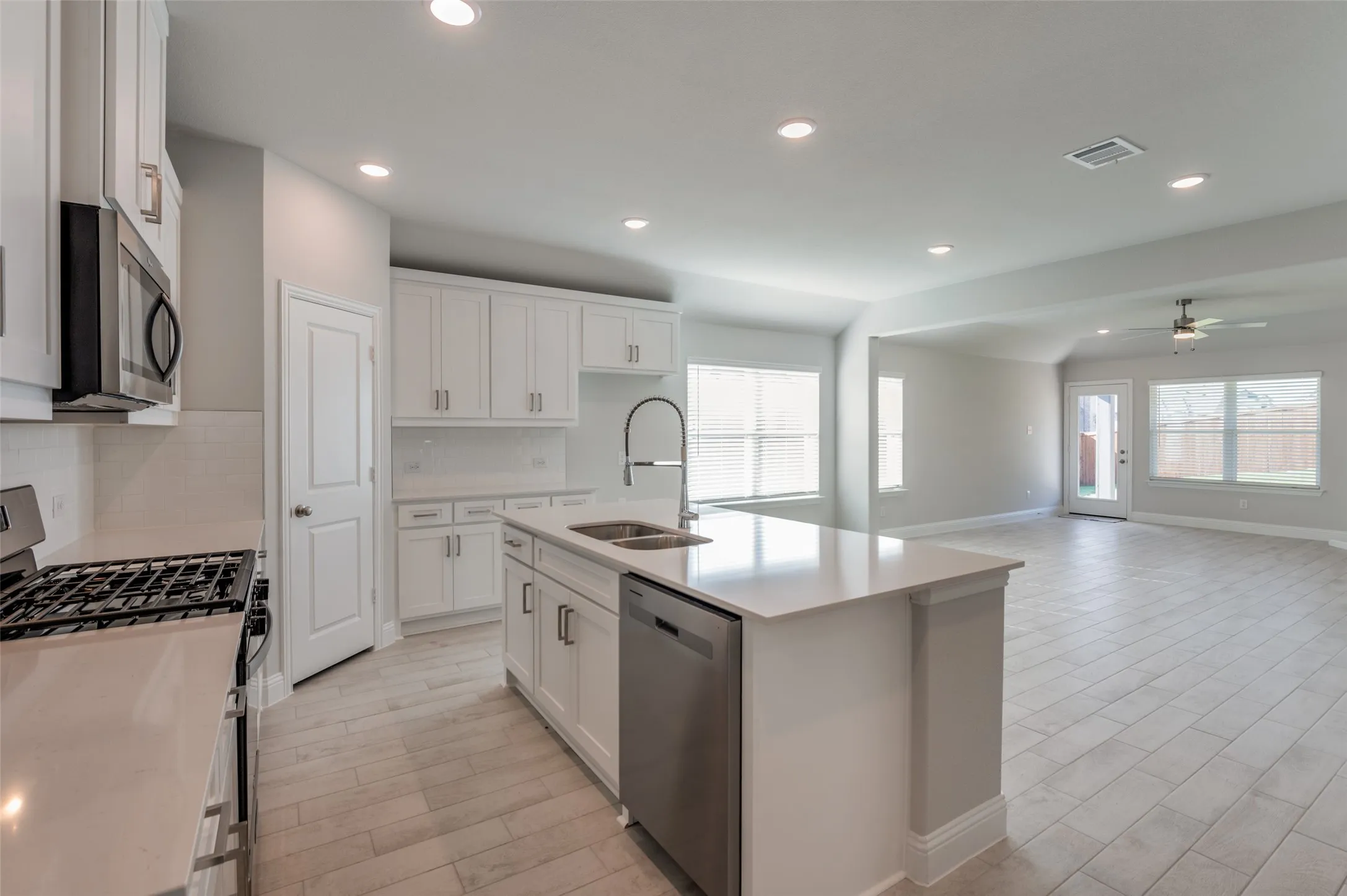 Single Family Residence For Sale in Collin County , 2902 Italia Terrace, Princeton, Texas 75407, 4 Bedroom, 2 Bathroom, 2 Garage spaces, 2,099 Sqft, built in 2024, mls#21396474, Real Estate Agent in Princeton, Homes For Sale in Collin county, Homes For Sale in Princeton, Realtor in Princeton Texas, Real Estate Brokerage Independent Realty Texas, Luminita Cordes Realtor