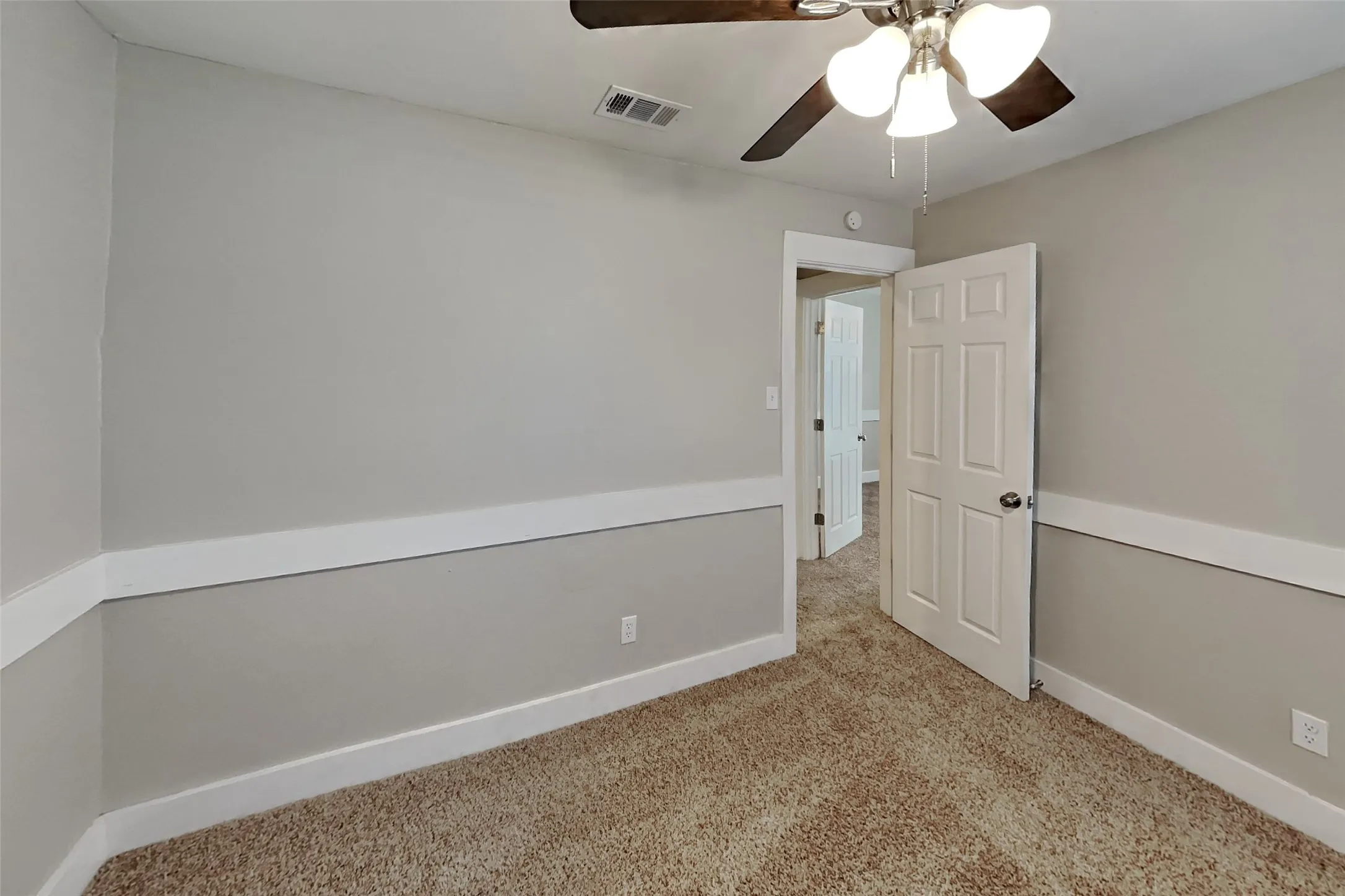 Single Family Residence For Rent in Denton County , 1370 Chinaberry Drive, Lewisville, Texas 75077, 3 Bedroom, 3 Bathroom, 2 Garage spaces, 1,438 Sqft, built in 1985, mls#21398572, Real Estate Agent in Lewisville, Homes For Rent in Denton county, Homes For Rent in Lewisville, Realtor in Lewisville Texas, Real Estate Brokerage Independent Realty Texas, Luminita Cordes Realtor