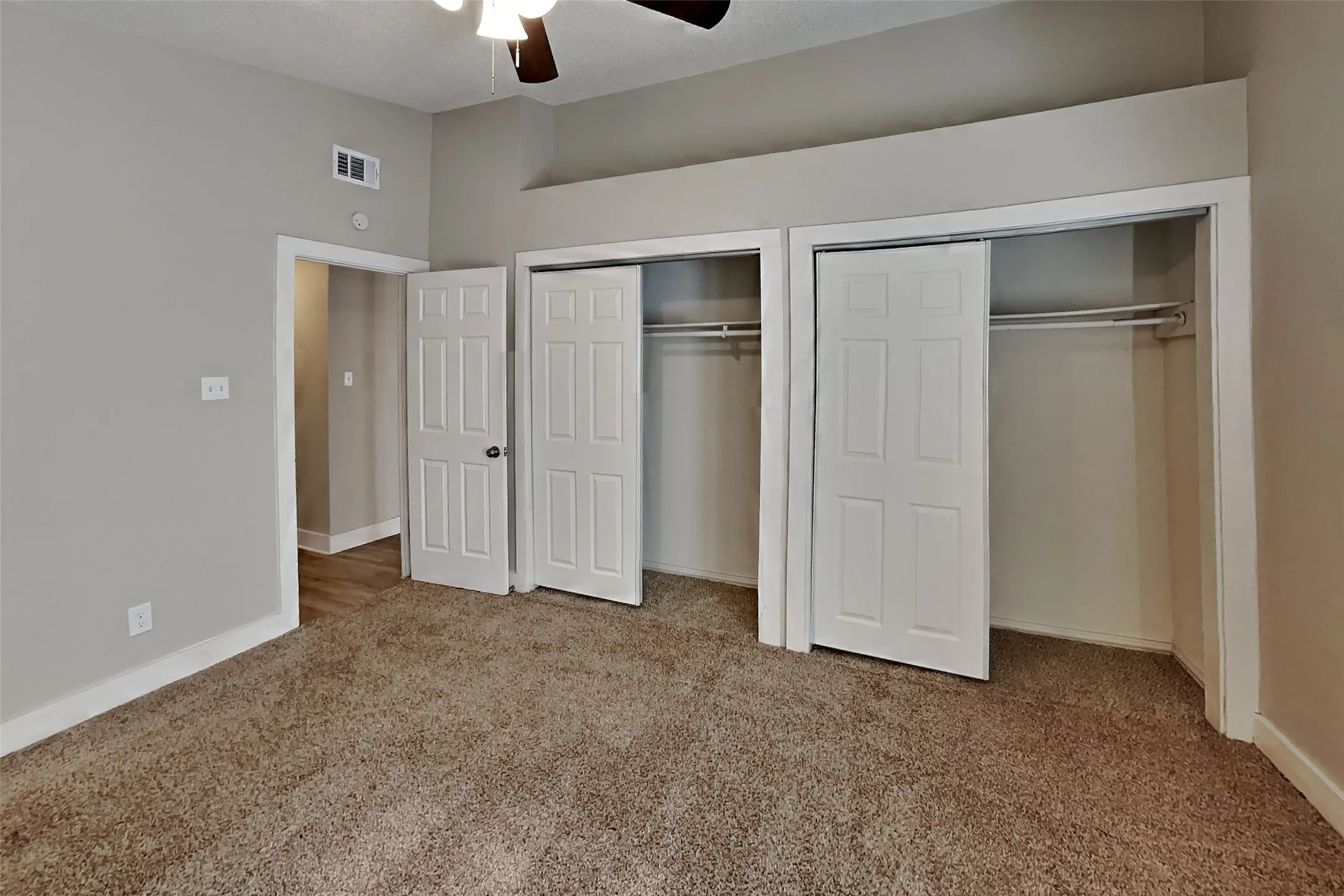 Single Family Residence For Rent in Denton County , 1370 Chinaberry Drive, Lewisville, Texas 75077, 3 Bedroom, 3 Bathroom, 2 Garage spaces, 1,438 Sqft, built in 1985, mls#21398572, Real Estate Agent in Lewisville, Homes For Rent in Denton county, Homes For Rent in Lewisville, Realtor in Lewisville Texas, Real Estate Brokerage Independent Realty Texas, Luminita Cordes Realtor