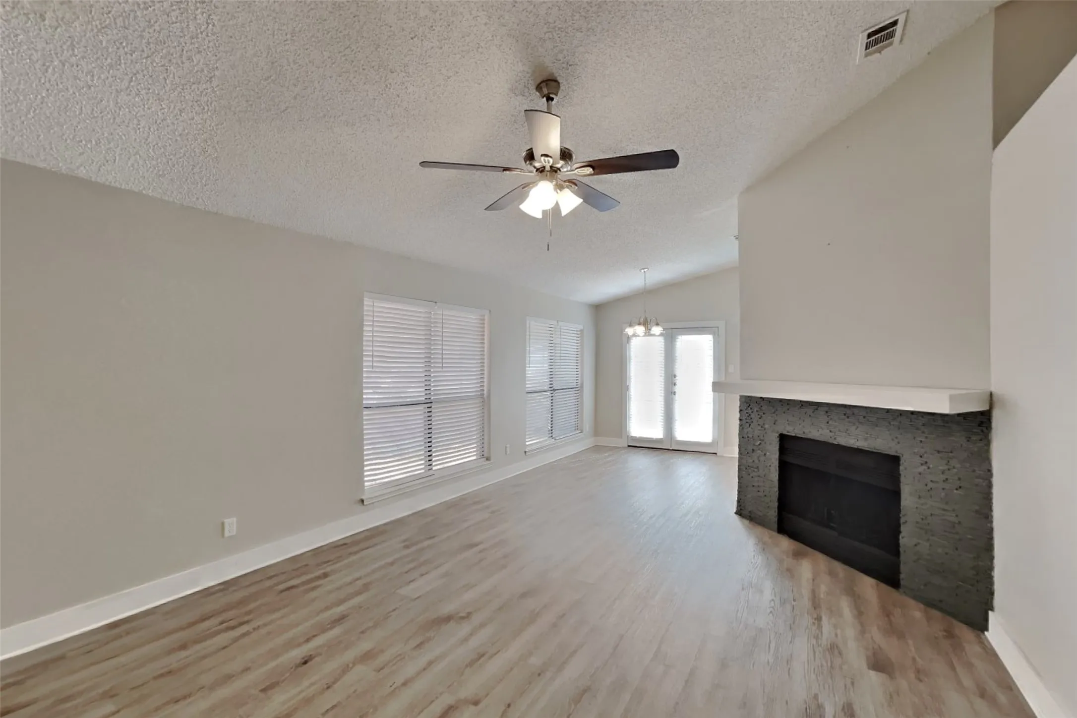 Single Family Residence For Rent in Denton County , 1370 Chinaberry Drive, Lewisville, Texas 75077, 3 Bedroom, 3 Bathroom, 2 Garage spaces, 1,438 Sqft, built in 1985, mls#21398572, Real Estate Agent in Lewisville, Homes For Rent in Denton county, Homes For Rent in Lewisville, Realtor in Lewisville Texas, Real Estate Brokerage Independent Realty Texas, Luminita Cordes Realtor