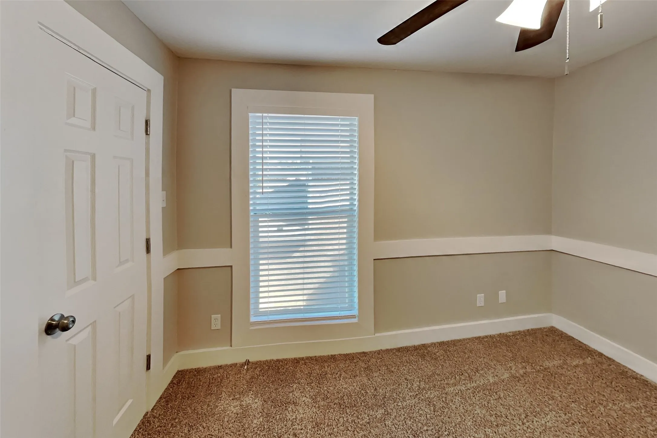 Single Family Residence For Rent in Denton County , 1370 Chinaberry Drive, Lewisville, Texas 75077, 3 Bedroom, 3 Bathroom, 2 Garage spaces, 1,438 Sqft, built in 1985, mls#21398572, Real Estate Agent in Lewisville, Homes For Rent in Denton county, Homes For Rent in Lewisville, Realtor in Lewisville Texas, Real Estate Brokerage Independent Realty Texas, Luminita Cordes Realtor