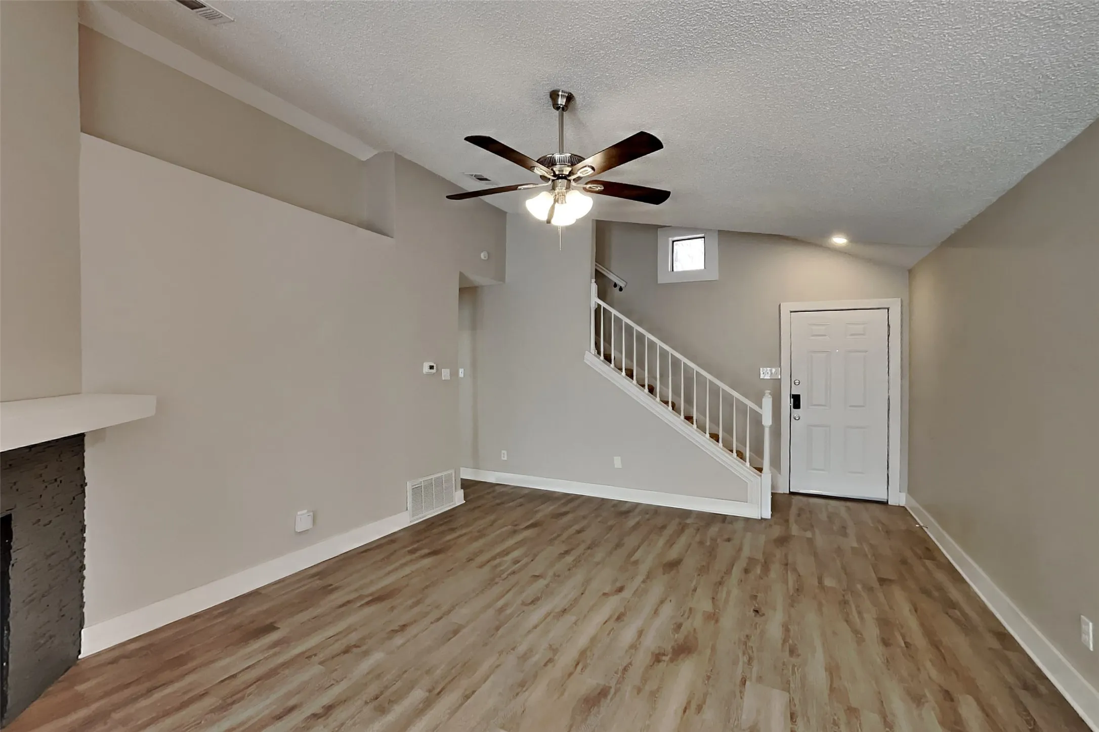 Single Family Residence For Rent in Denton County , 1370 Chinaberry Drive, Lewisville, Texas 75077, 3 Bedroom, 3 Bathroom, 2 Garage spaces, 1,438 Sqft, built in 1985, mls#21398572, Real Estate Agent in Lewisville, Homes For Rent in Denton county, Homes For Rent in Lewisville, Realtor in Lewisville Texas, Real Estate Brokerage Independent Realty Texas, Luminita Cordes Realtor