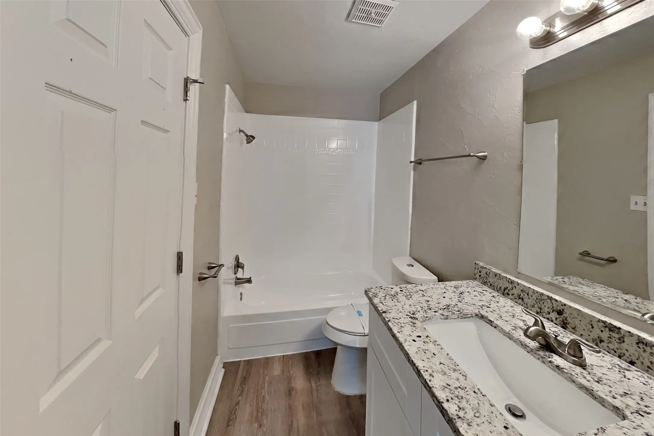 Single Family Residence For Rent in Denton County , 1370 Chinaberry Drive, Lewisville, Texas 75077, 3 Bedroom, 3 Bathroom, 2 Garage spaces, 1,438 Sqft, built in 1985, mls#21398572, Real Estate Agent in Lewisville, Homes For Rent in Denton county, Homes For Rent in Lewisville, Realtor in Lewisville Texas, Real Estate Brokerage Independent Realty Texas, Luminita Cordes Realtor