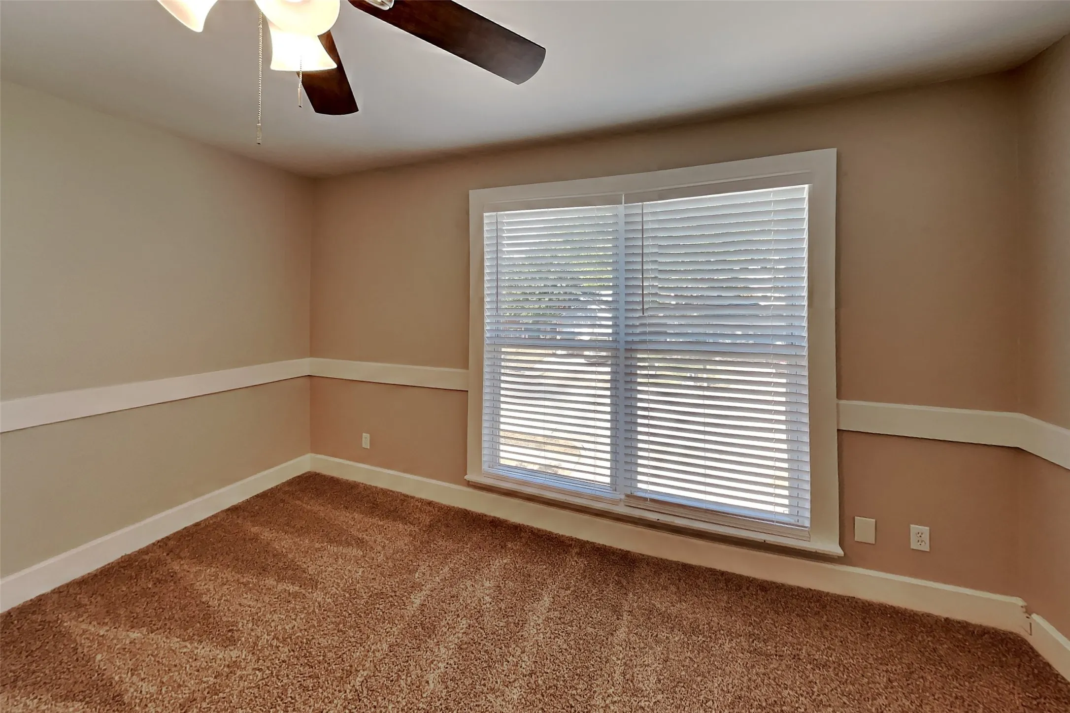 Single Family Residence For Rent in Denton County , 1370 Chinaberry Drive, Lewisville, Texas 75077, 3 Bedroom, 3 Bathroom, 2 Garage spaces, 1,438 Sqft, built in 1985, mls#21398572, Real Estate Agent in Lewisville, Homes For Rent in Denton county, Homes For Rent in Lewisville, Realtor in Lewisville Texas, Real Estate Brokerage Independent Realty Texas, Luminita Cordes Realtor