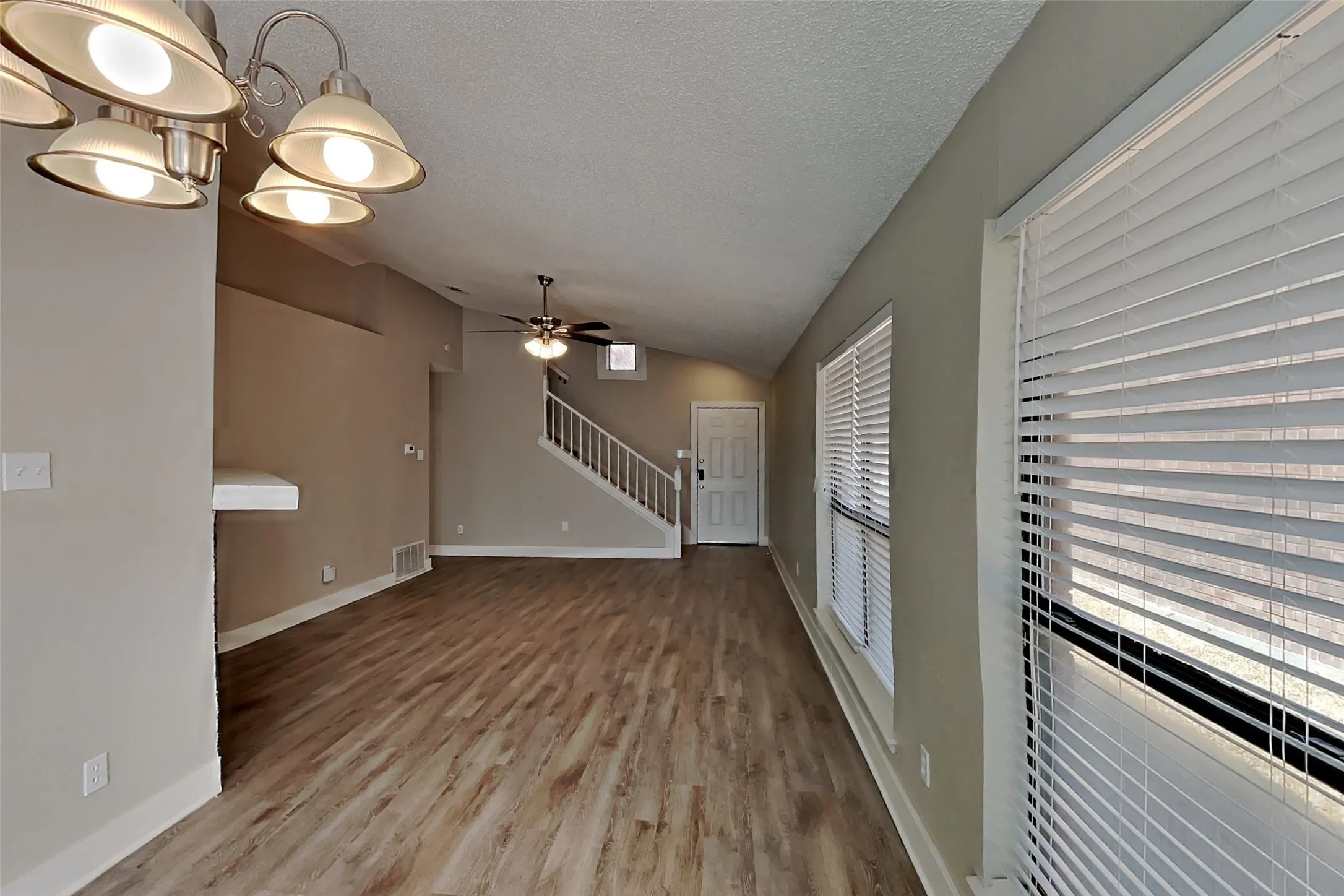 Single Family Residence For Rent in Denton County , 1370 Chinaberry Drive, Lewisville, Texas 75077, 3 Bedroom, 3 Bathroom, 2 Garage spaces, 1,438 Sqft, built in 1985, mls#21398572, Real Estate Agent in Lewisville, Homes For Rent in Denton county, Homes For Rent in Lewisville, Realtor in Lewisville Texas, Real Estate Brokerage Independent Realty Texas, Luminita Cordes Realtor