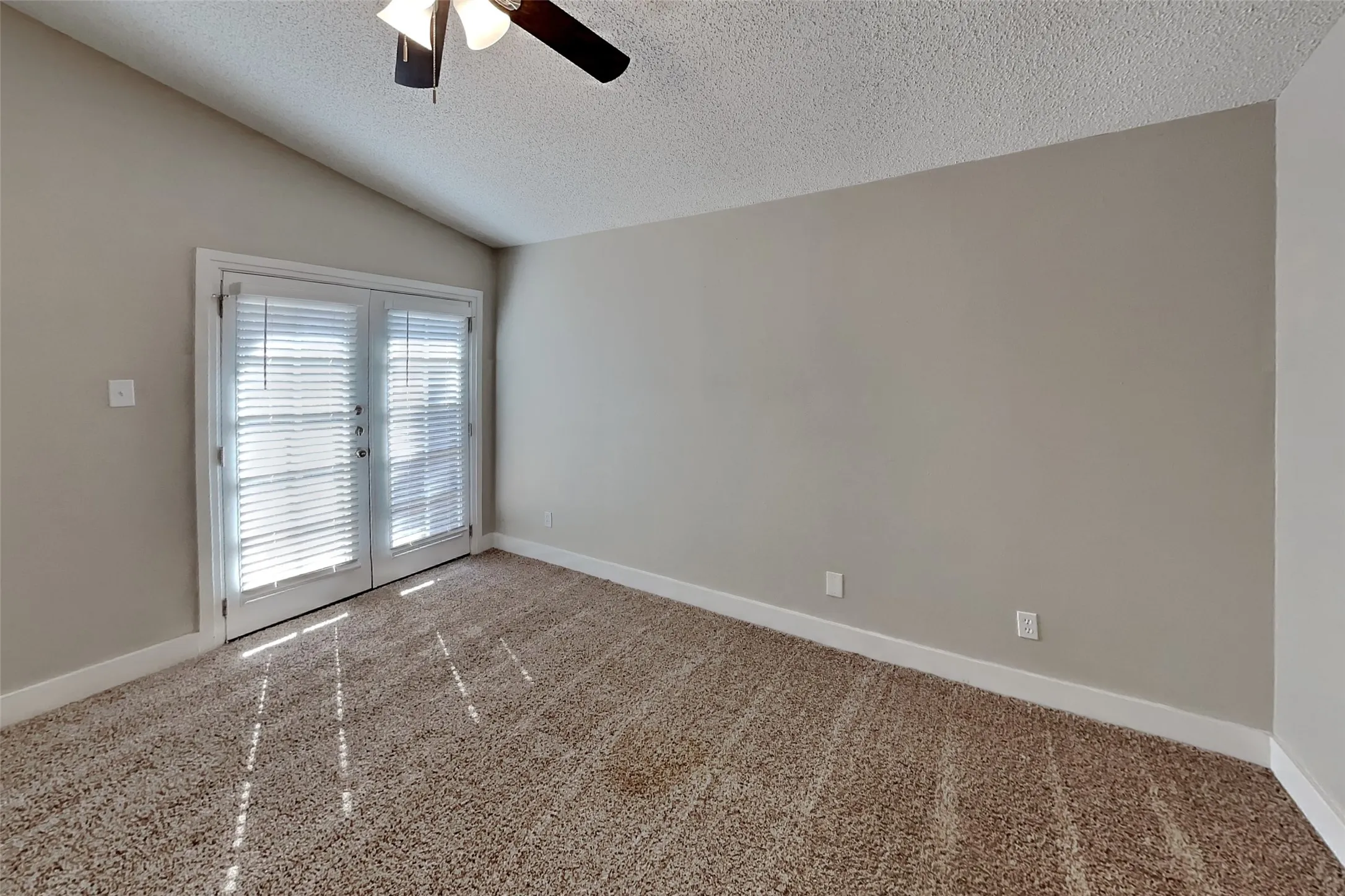 Single Family Residence For Rent in Denton County , 1370 Chinaberry Drive, Lewisville, Texas 75077, 3 Bedroom, 3 Bathroom, 2 Garage spaces, 1,438 Sqft, built in 1985, mls#21398572, Real Estate Agent in Lewisville, Homes For Rent in Denton county, Homes For Rent in Lewisville, Realtor in Lewisville Texas, Real Estate Brokerage Independent Realty Texas, Luminita Cordes Realtor