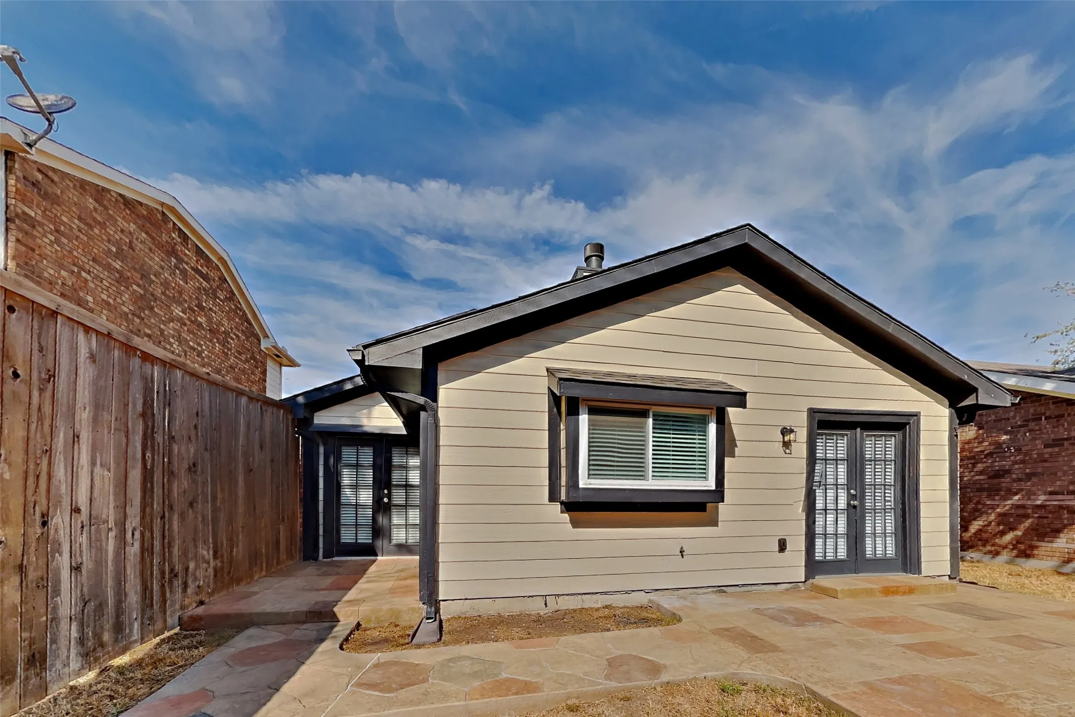 Single Family Residence For Rent in Denton County , 1370 Chinaberry Drive, Lewisville, Texas 75077, 3 Bedroom, 3 Bathroom, 2 Garage spaces, 1,438 Sqft, built in 1985, mls#21398572, Real Estate Agent in Lewisville, Homes For Rent in Denton county, Homes For Rent in Lewisville, Realtor in Lewisville Texas, Real Estate Brokerage Independent Realty Texas, Luminita Cordes Realtor
