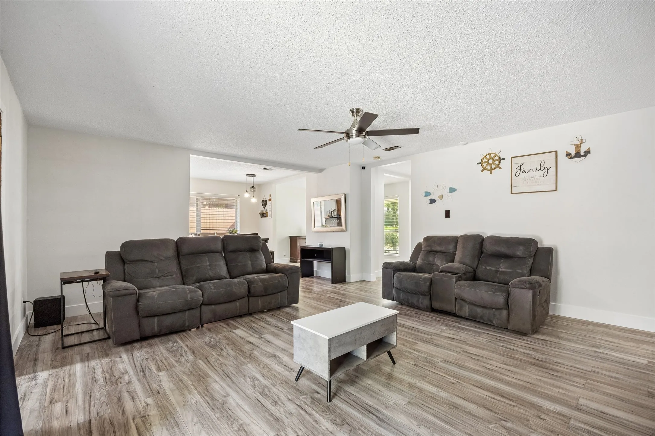 Single Family Residence For Sale in Dallas County , 1047 Westlake Drive, De Soto, Texas 75115, 3 Bedroom, 2 Bathroom, 2 Garage spaces, 1,985 Sqft, built in 1971, mls#21398553, Real Estate Agent in De Soto, Homes For Sale in Dallas county, Homes For Sale in De Soto, Realtor in De Soto Texas, Real Estate Brokerage Independent Realty Texas, Luminita Cordes Realtor