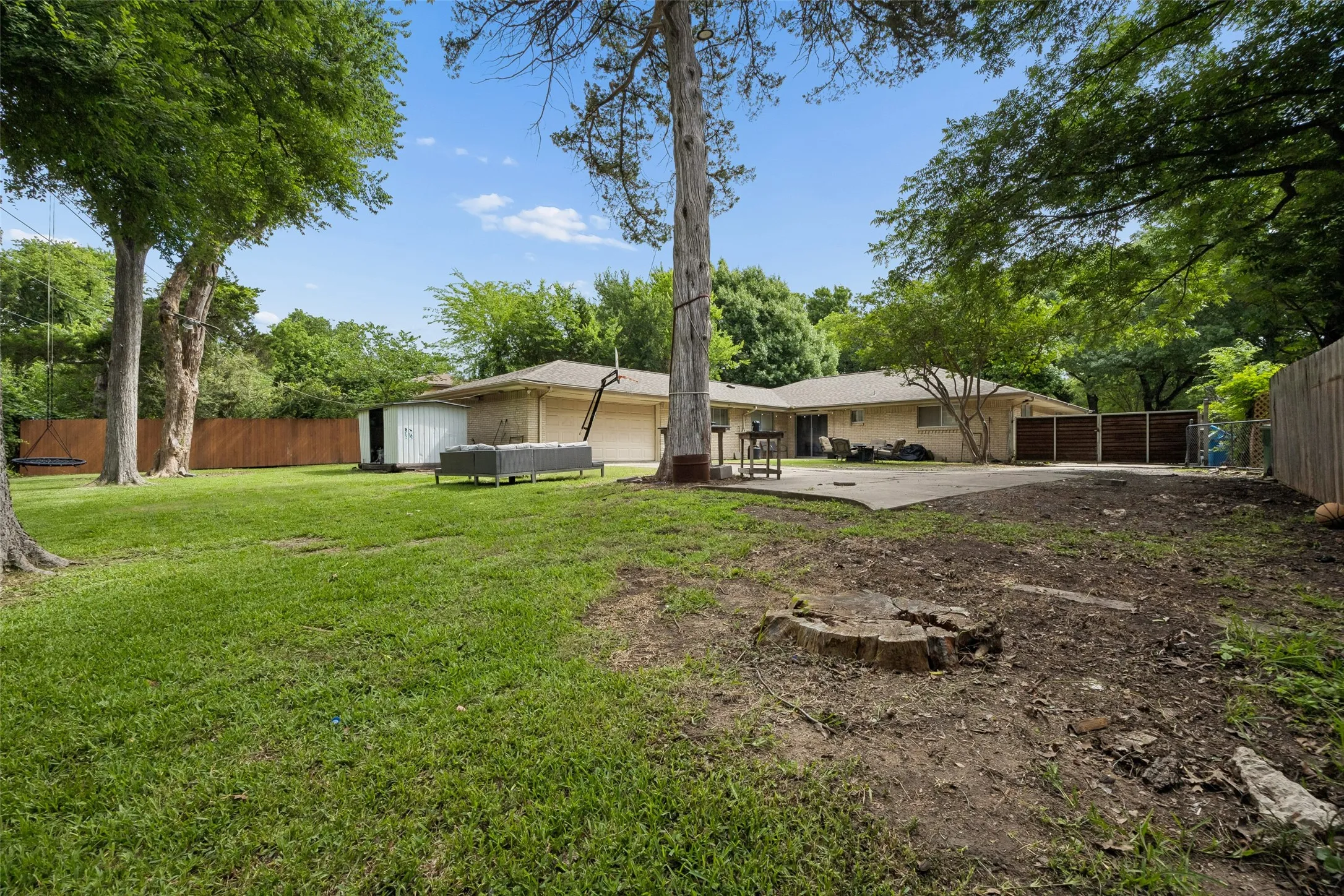 Single Family Residence For Sale in Dallas County , 1047 Westlake Drive, De Soto, Texas 75115, 3 Bedroom, 2 Bathroom, 2 Garage spaces, 1,985 Sqft, built in 1971, mls#21398553, Real Estate Agent in De Soto, Homes For Sale in Dallas county, Homes For Sale in De Soto, Realtor in De Soto Texas, Real Estate Brokerage Independent Realty Texas, Luminita Cordes Realtor
