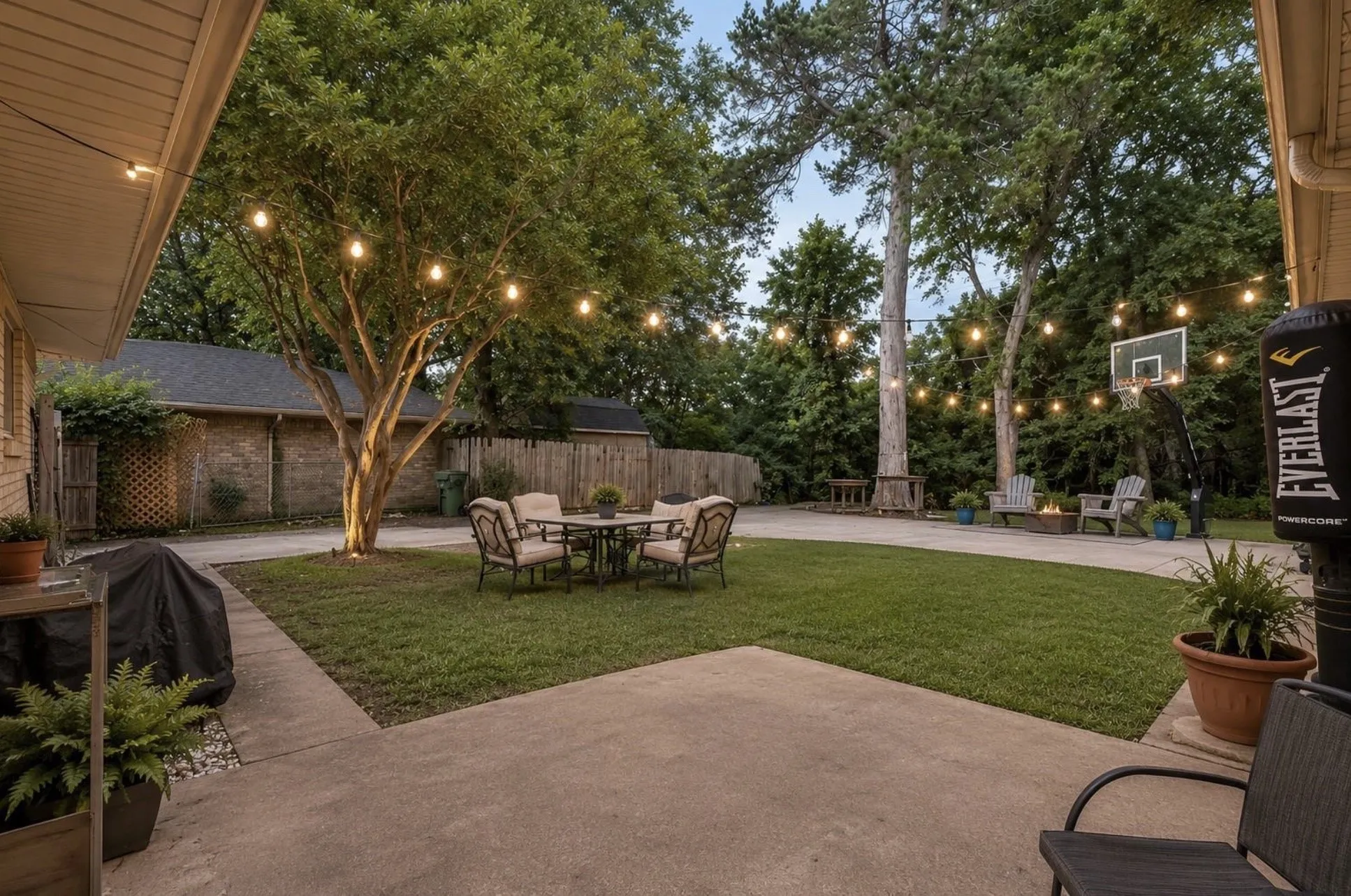 Single Family Residence For Sale in Dallas County , 1047 Westlake Drive, De Soto, Texas 75115, 3 Bedroom, 2 Bathroom, 2 Garage spaces, 1,985 Sqft, built in 1971, mls#21398553, Real Estate Agent in De Soto, Homes For Sale in Dallas county, Homes For Sale in De Soto, Realtor in De Soto Texas, Real Estate Brokerage Independent Realty Texas, Luminita Cordes Realtor