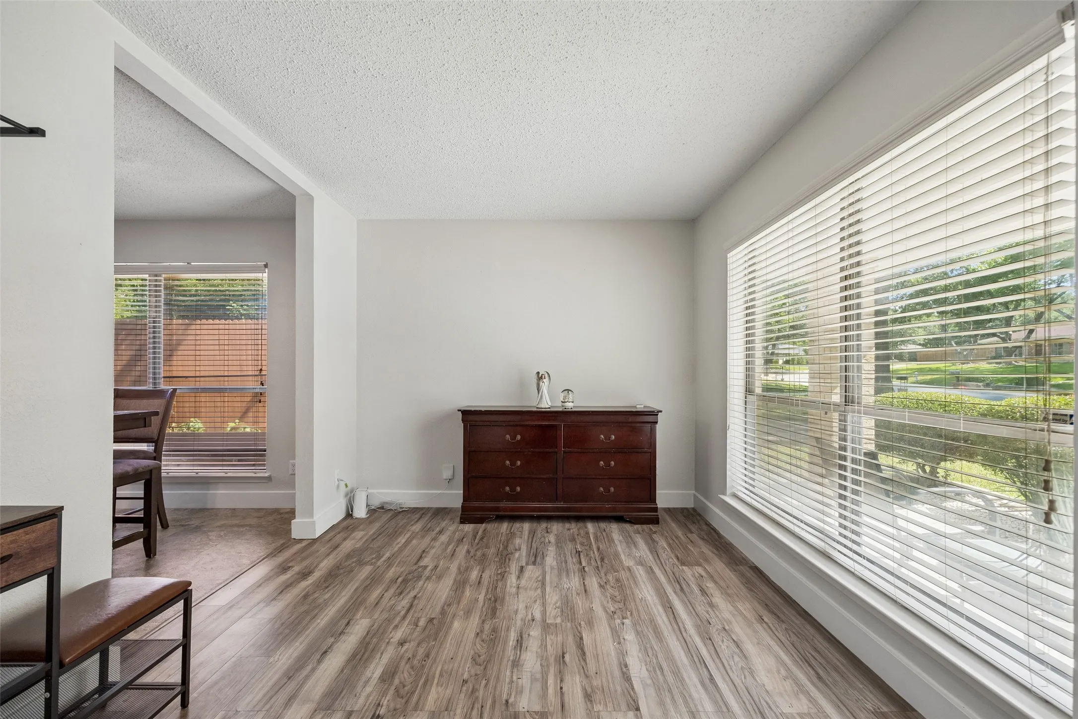Single Family Residence For Sale in Dallas County , 1047 Westlake Drive, De Soto, Texas 75115, 3 Bedroom, 2 Bathroom, 2 Garage spaces, 1,985 Sqft, built in 1971, mls#21398553, Real Estate Agent in De Soto, Homes For Sale in Dallas county, Homes For Sale in De Soto, Realtor in De Soto Texas, Real Estate Brokerage Independent Realty Texas, Luminita Cordes Realtor