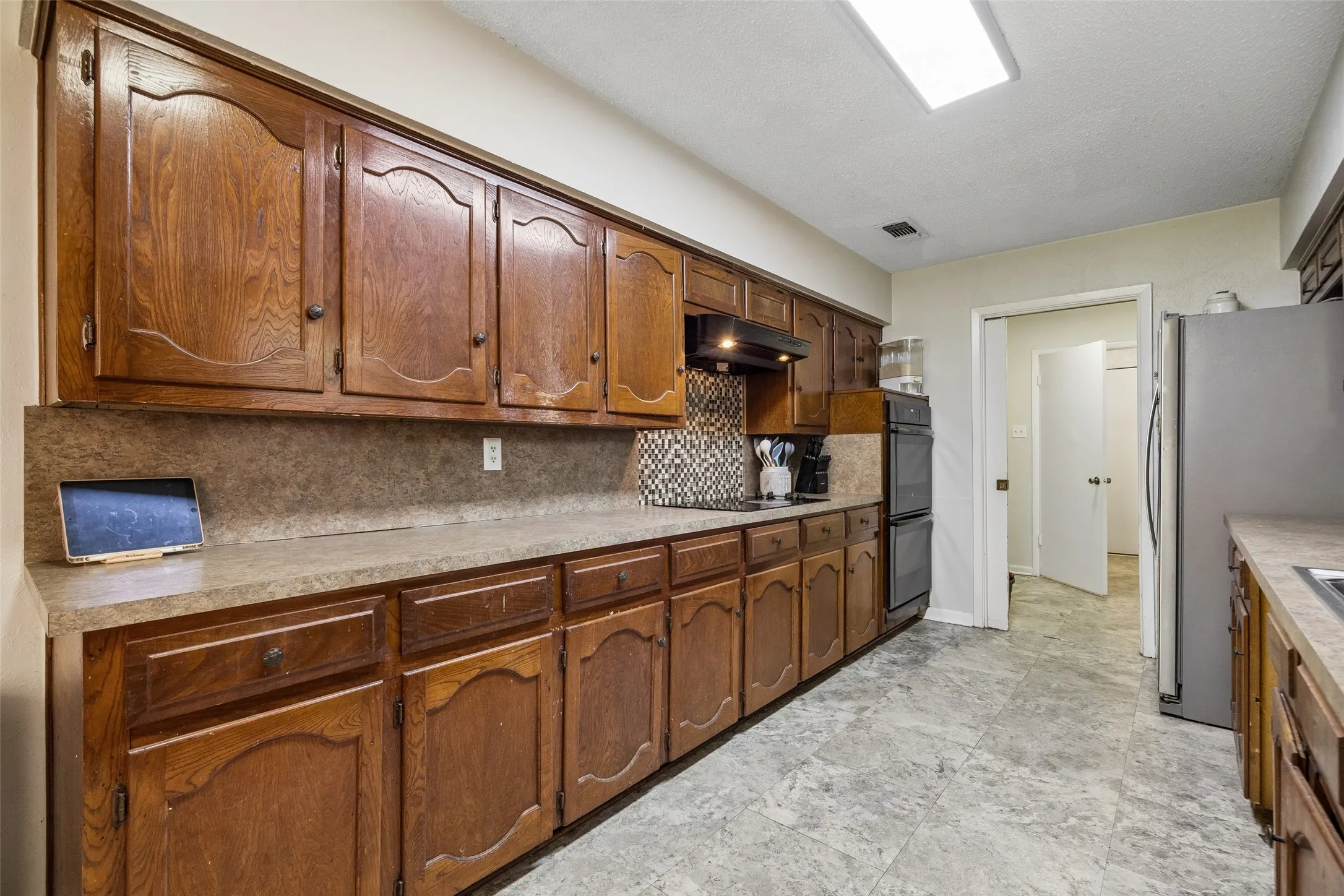 Single Family Residence For Sale in Dallas County , 1047 Westlake Drive, De Soto, Texas 75115, 3 Bedroom, 2 Bathroom, 2 Garage spaces, 1,985 Sqft, built in 1971, mls#21398553, Real Estate Agent in De Soto, Homes For Sale in Dallas county, Homes For Sale in De Soto, Realtor in De Soto Texas, Real Estate Brokerage Independent Realty Texas, Luminita Cordes Realtor