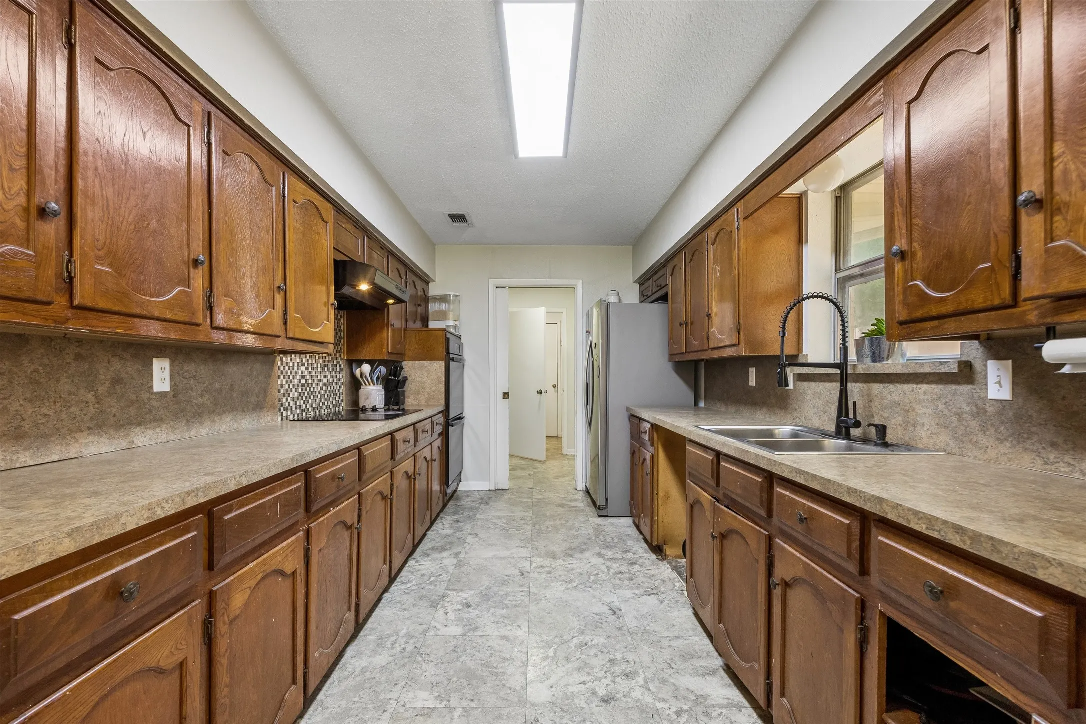 Single Family Residence For Sale in Dallas County , 1047 Westlake Drive, De Soto, Texas 75115, 3 Bedroom, 2 Bathroom, 2 Garage spaces, 1,985 Sqft, built in 1971, mls#21398553, Real Estate Agent in De Soto, Homes For Sale in Dallas county, Homes For Sale in De Soto, Realtor in De Soto Texas, Real Estate Brokerage Independent Realty Texas, Luminita Cordes Realtor