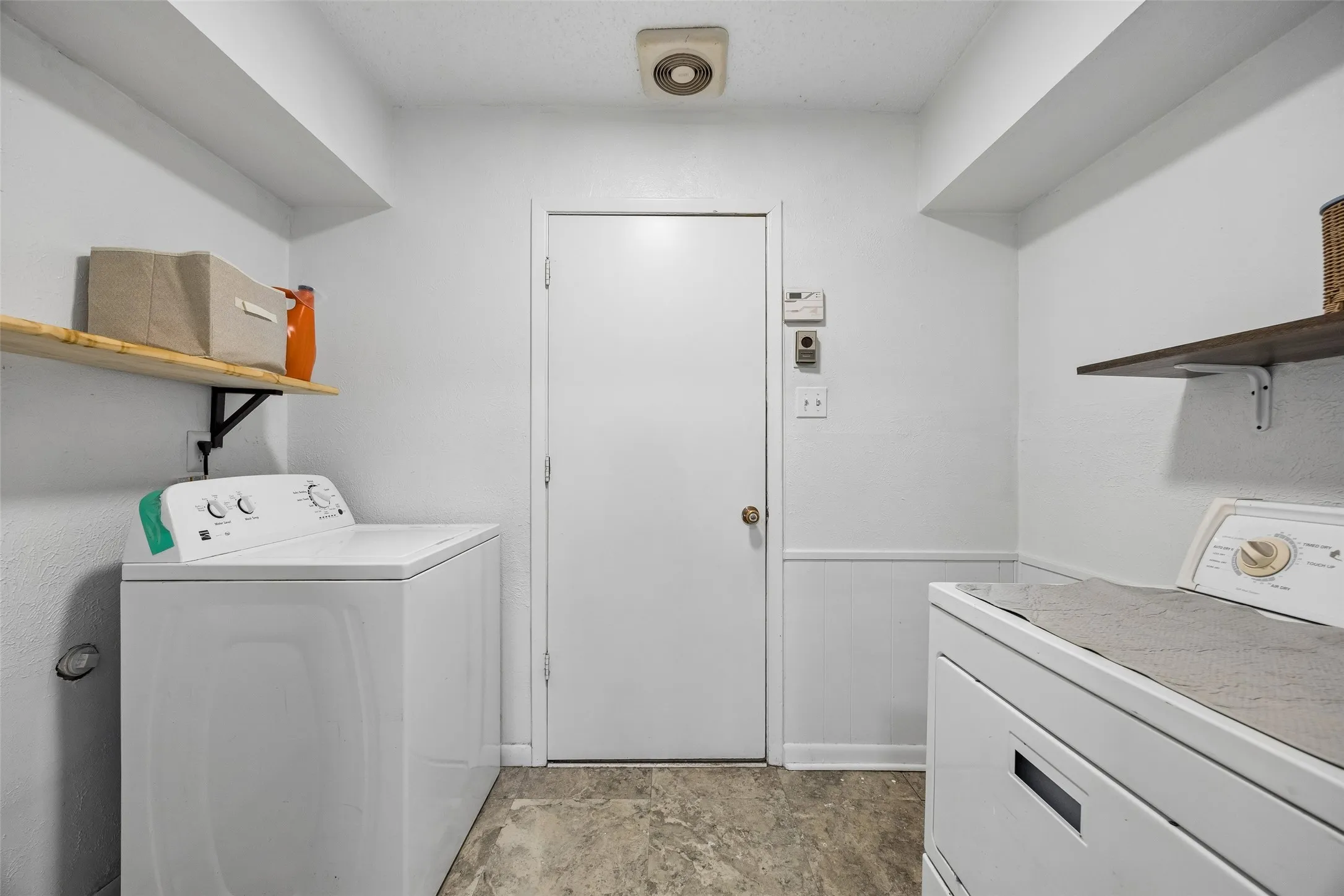 Single Family Residence For Sale in Dallas County , 1047 Westlake Drive, De Soto, Texas 75115, 3 Bedroom, 2 Bathroom, 2 Garage spaces, 1,985 Sqft, built in 1971, mls#21398553, Real Estate Agent in De Soto, Homes For Sale in Dallas county, Homes For Sale in De Soto, Realtor in De Soto Texas, Real Estate Brokerage Independent Realty Texas, Luminita Cordes Realtor