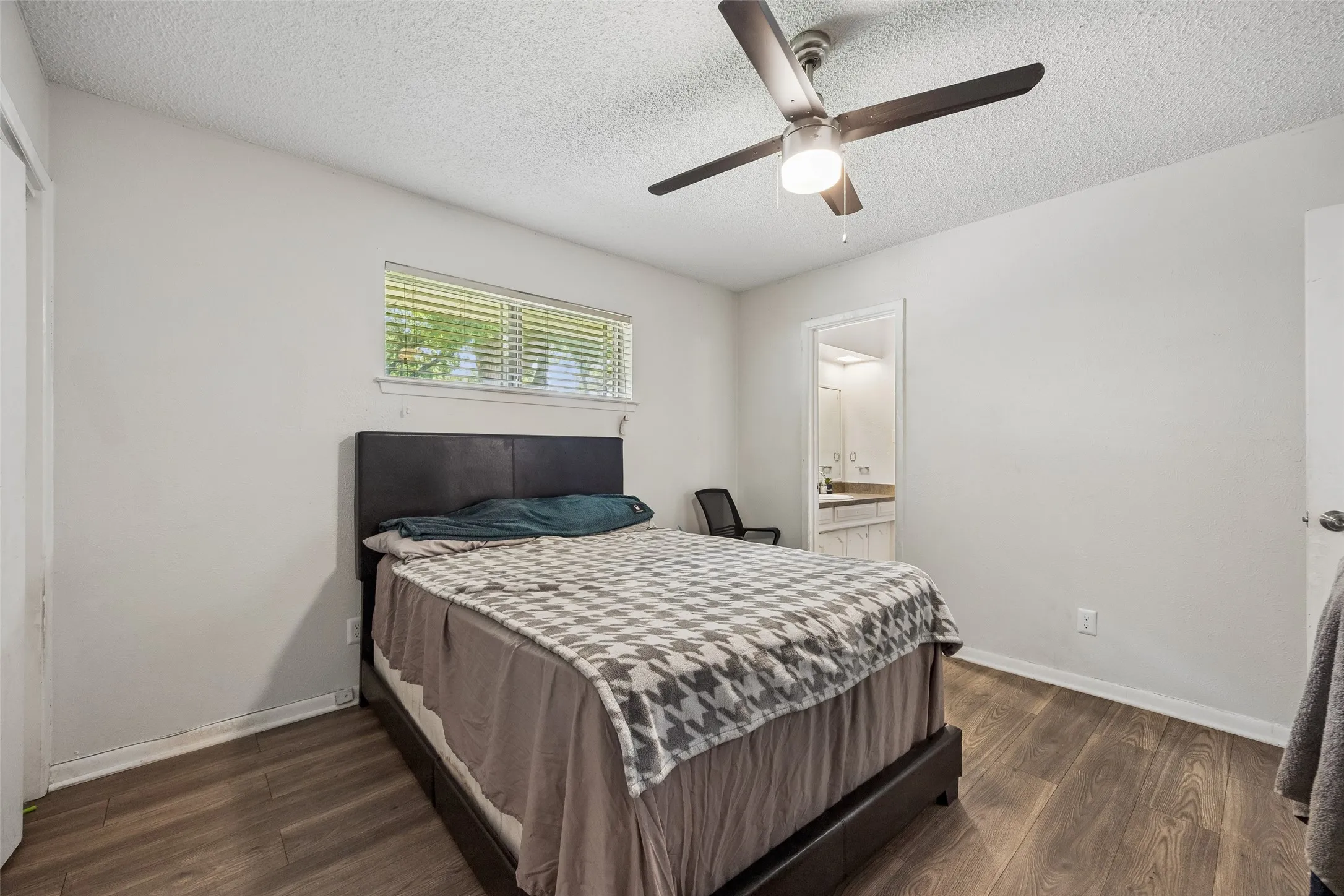 Single Family Residence For Sale in Dallas County , 1047 Westlake Drive, De Soto, Texas 75115, 3 Bedroom, 2 Bathroom, 2 Garage spaces, 1,985 Sqft, built in 1971, mls#21398553, Real Estate Agent in De Soto, Homes For Sale in Dallas county, Homes For Sale in De Soto, Realtor in De Soto Texas, Real Estate Brokerage Independent Realty Texas, Luminita Cordes Realtor