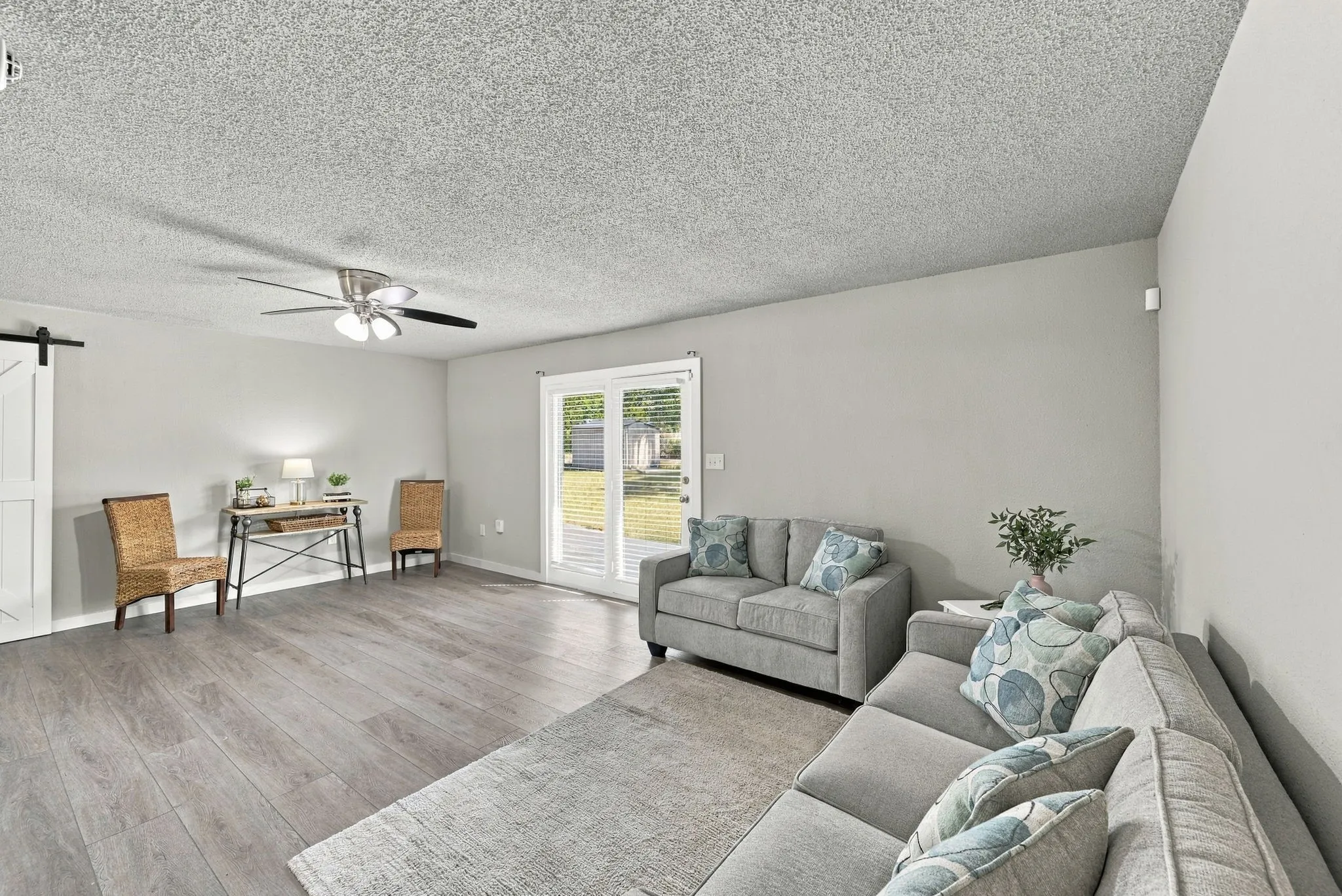 Single Family Residence For Sale in Ellis County , 1404 Hillside Drive, Midlothian, Texas 76065, 4 Bedroom, 2 Bathroom, Garage spaces, 1,836 Sqft, built in 1968, mls#21396284, Real Estate Agent in Midlothian, Homes For Sale in Ellis county, Homes For Sale in Midlothian, Realtor in Midlothian Texas, Real Estate Brokerage Independent Realty Texas, Luminita Cordes Realtor