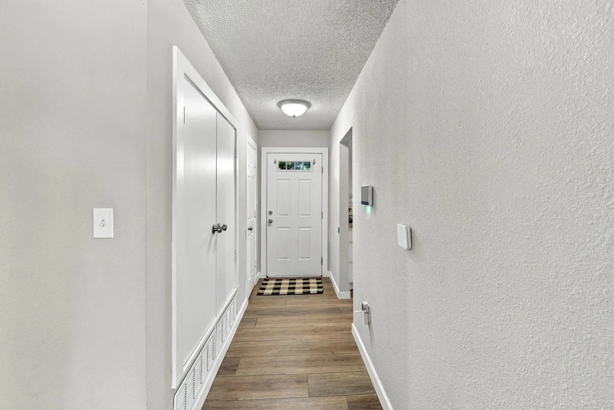 Single Family Residence For Sale in Ellis County , 1404 Hillside Drive, Midlothian, Texas 76065, 4 Bedroom, 2 Bathroom, Garage spaces, 1,836 Sqft, built in 1968, mls#21396284, Real Estate Agent in Midlothian, Homes For Sale in Ellis county, Homes For Sale in Midlothian, Realtor in Midlothian Texas, Real Estate Brokerage Independent Realty Texas, Luminita Cordes Realtor