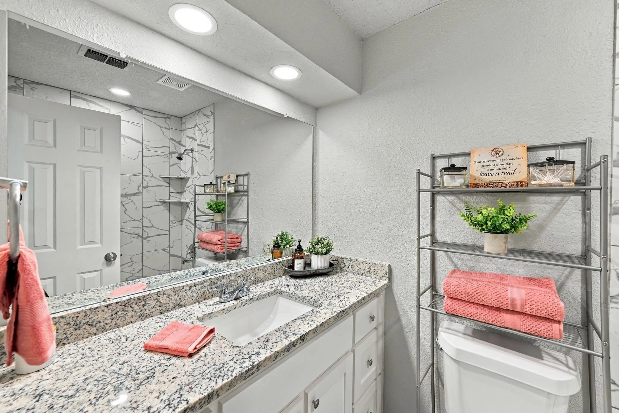 Single Family Residence For Sale in Ellis County , 1404 Hillside Drive, Midlothian, Texas 76065, 4 Bedroom, 2 Bathroom, Garage spaces, 1,836 Sqft, built in 1968, mls#21396284, Real Estate Agent in Midlothian, Homes For Sale in Ellis county, Homes For Sale in Midlothian, Realtor in Midlothian Texas, Real Estate Brokerage Independent Realty Texas, Luminita Cordes Realtor