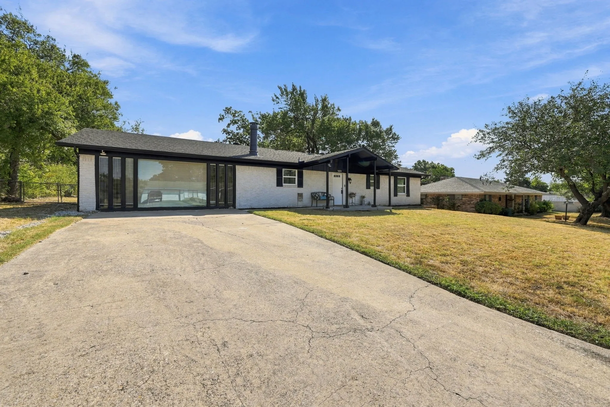 Single Family Residence For Sale in Ellis County , 1404 Hillside Drive, Midlothian, Texas 76065, 4 Bedroom, 2 Bathroom, Garage spaces, 1,836 Sqft, built in 1968, mls#21396284, Real Estate Agent in Midlothian, Homes For Sale in Ellis county, Homes For Sale in Midlothian, Realtor in Midlothian Texas, Real Estate Brokerage Independent Realty Texas, Luminita Cordes Realtor