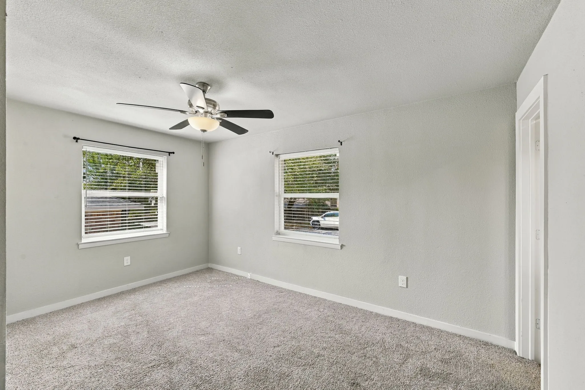 Single Family Residence For Sale in Ellis County , 1404 Hillside Drive, Midlothian, Texas 76065, 4 Bedroom, 2 Bathroom, Garage spaces, 1,836 Sqft, built in 1968, mls#21396284, Real Estate Agent in Midlothian, Homes For Sale in Ellis county, Homes For Sale in Midlothian, Realtor in Midlothian Texas, Real Estate Brokerage Independent Realty Texas, Luminita Cordes Realtor