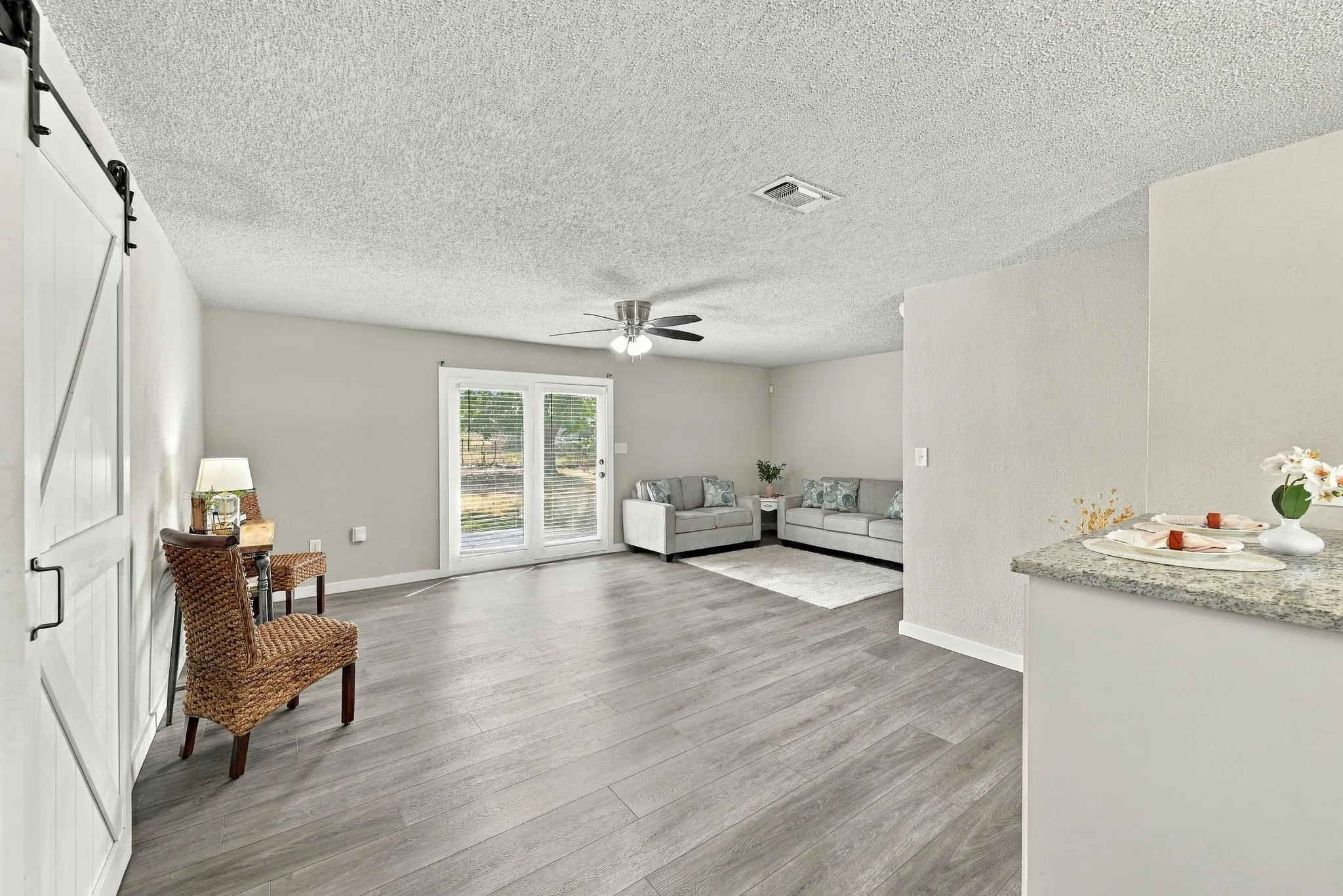 Single Family Residence For Sale in Ellis County , 1404 Hillside Drive, Midlothian, Texas 76065, 4 Bedroom, 2 Bathroom, Garage spaces, 1,836 Sqft, built in 1968, mls#21396284, Real Estate Agent in Midlothian, Homes For Sale in Ellis county, Homes For Sale in Midlothian, Realtor in Midlothian Texas, Real Estate Brokerage Independent Realty Texas, Luminita Cordes Realtor