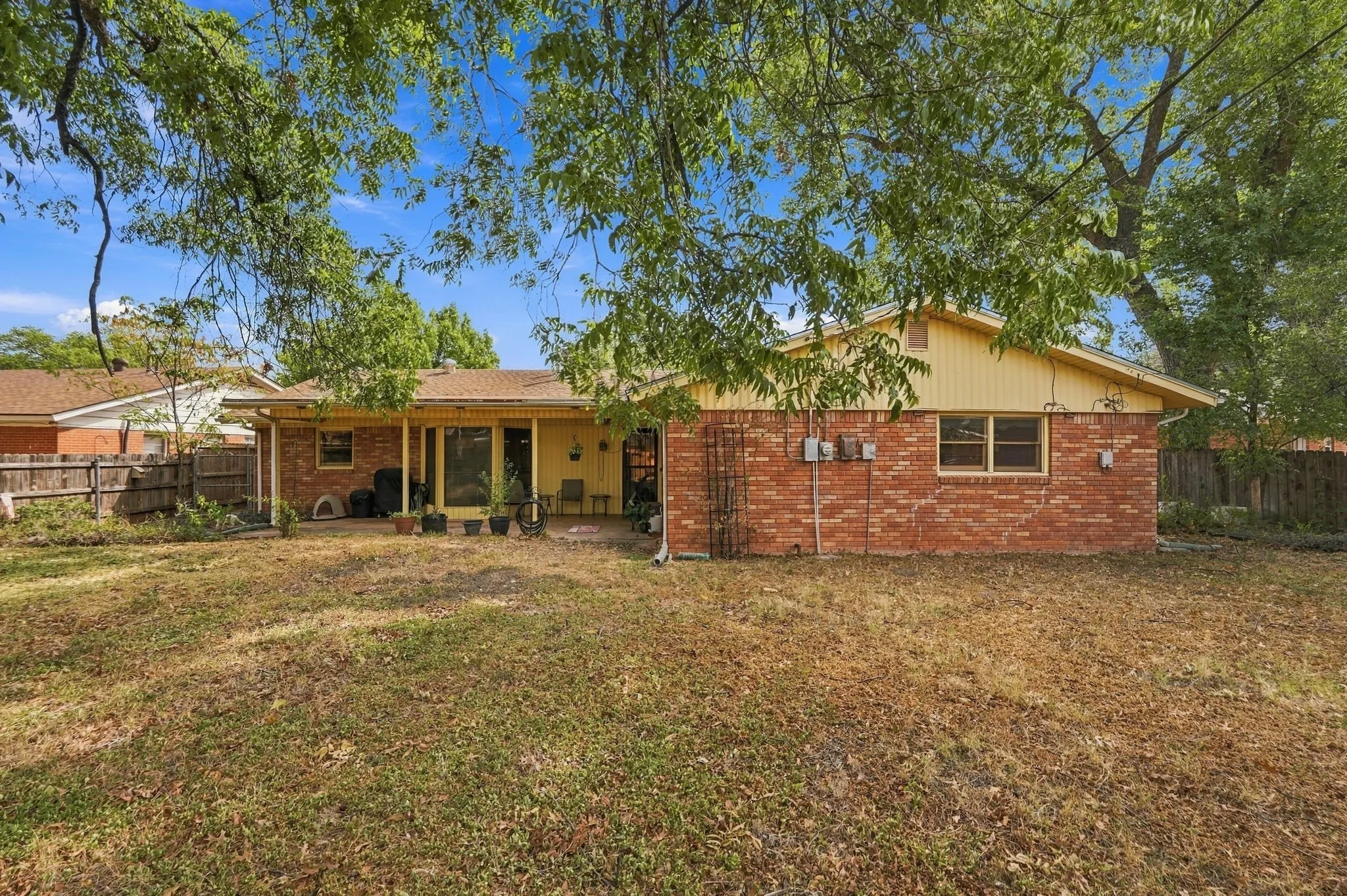 Single Family Residence For Sale in Taylor County , 30 Mill Court, Abilene, Texas 79603, 3 Bedroom, 2 Bathroom, 2 Garage spaces, 1,583 Sqft, built in 1957, mls#21398354, Real Estate Agent in Abilene, Homes For Sale in Taylor county, Homes For Sale in Abilene, Realtor in Abilene Texas, Real Estate Brokerage Independent Realty Texas, Luminita Cordes Realtor