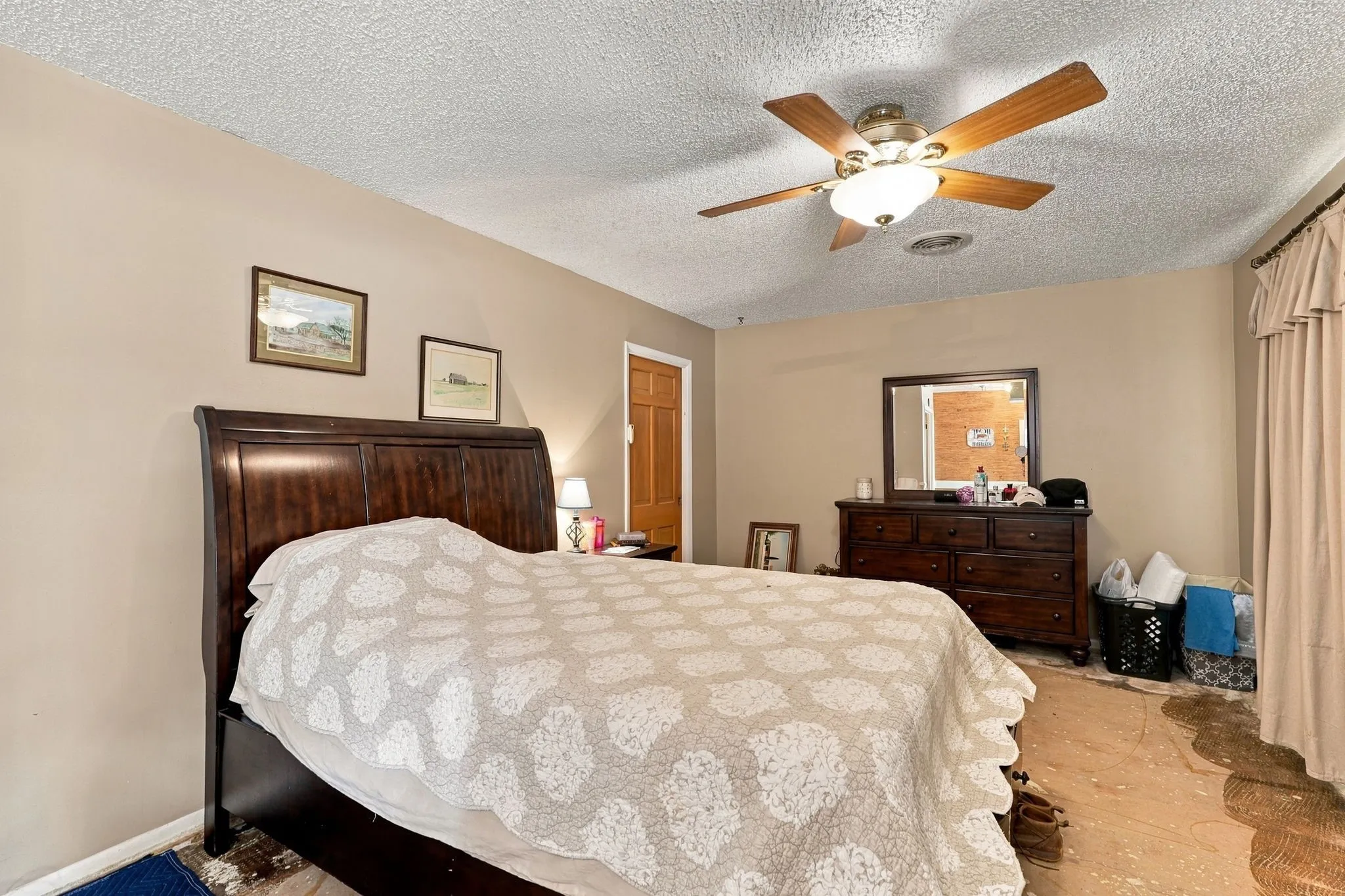 Single Family Residence For Sale in Taylor County , 30 Mill Court, Abilene, Texas 79603, 3 Bedroom, 2 Bathroom, 2 Garage spaces, 1,583 Sqft, built in 1957, mls#21398354, Real Estate Agent in Abilene, Homes For Sale in Taylor county, Homes For Sale in Abilene, Realtor in Abilene Texas, Real Estate Brokerage Independent Realty Texas, Luminita Cordes Realtor