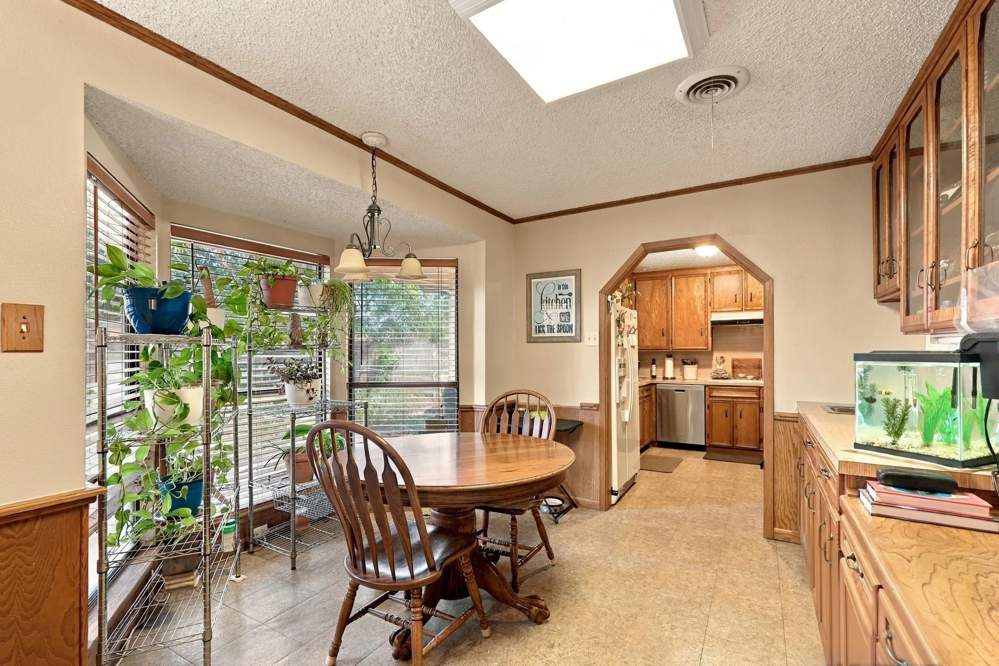Single Family Residence For Sale in Taylor County , 30 Mill Court, Abilene, Texas 79603, 3 Bedroom, 2 Bathroom, 2 Garage spaces, 1,583 Sqft, built in 1957, mls#21398354, Real Estate Agent in Abilene, Homes For Sale in Taylor county, Homes For Sale in Abilene, Realtor in Abilene Texas, Real Estate Brokerage Independent Realty Texas, Luminita Cordes Realtor